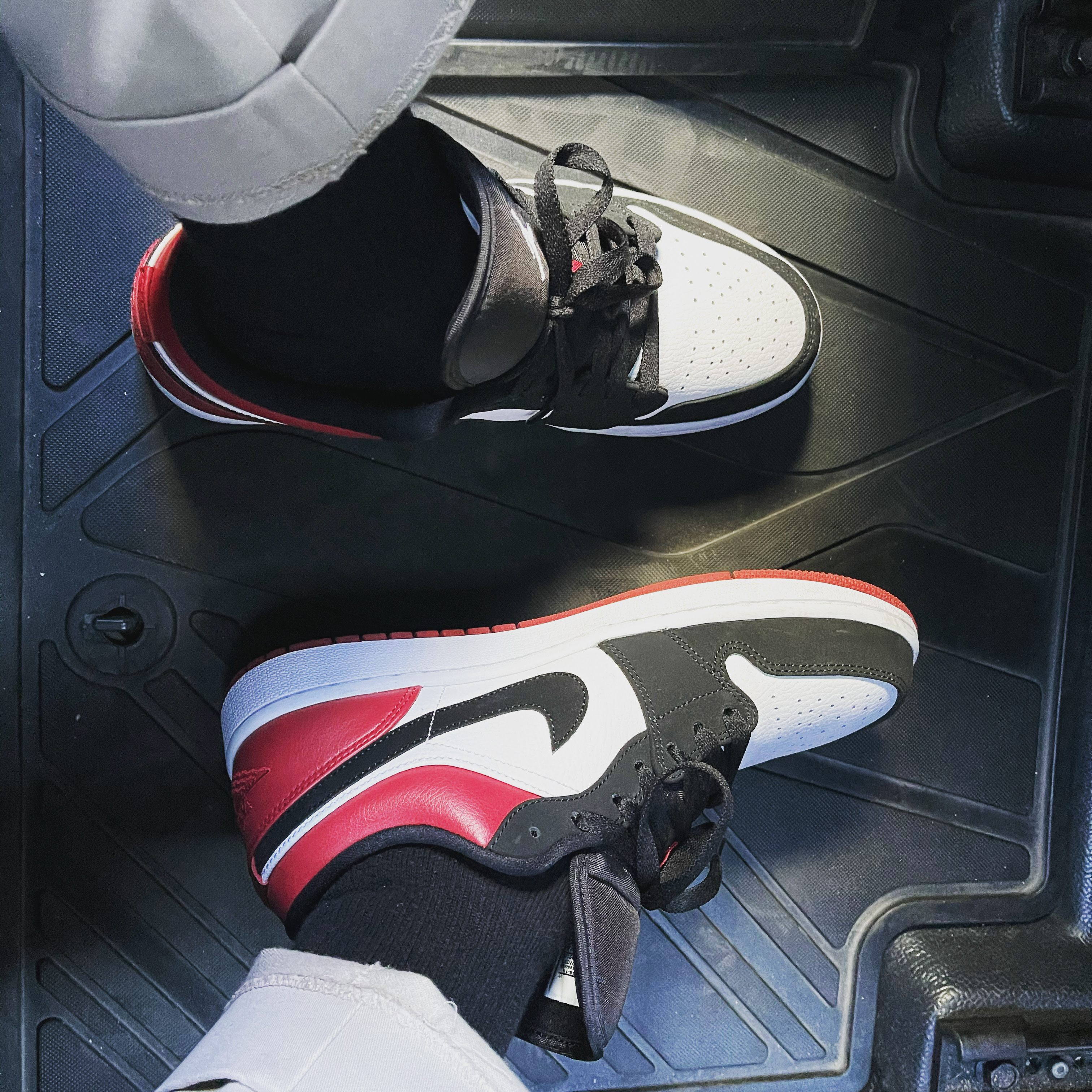 Jordan 1 Low Black Toe 착용 스타일