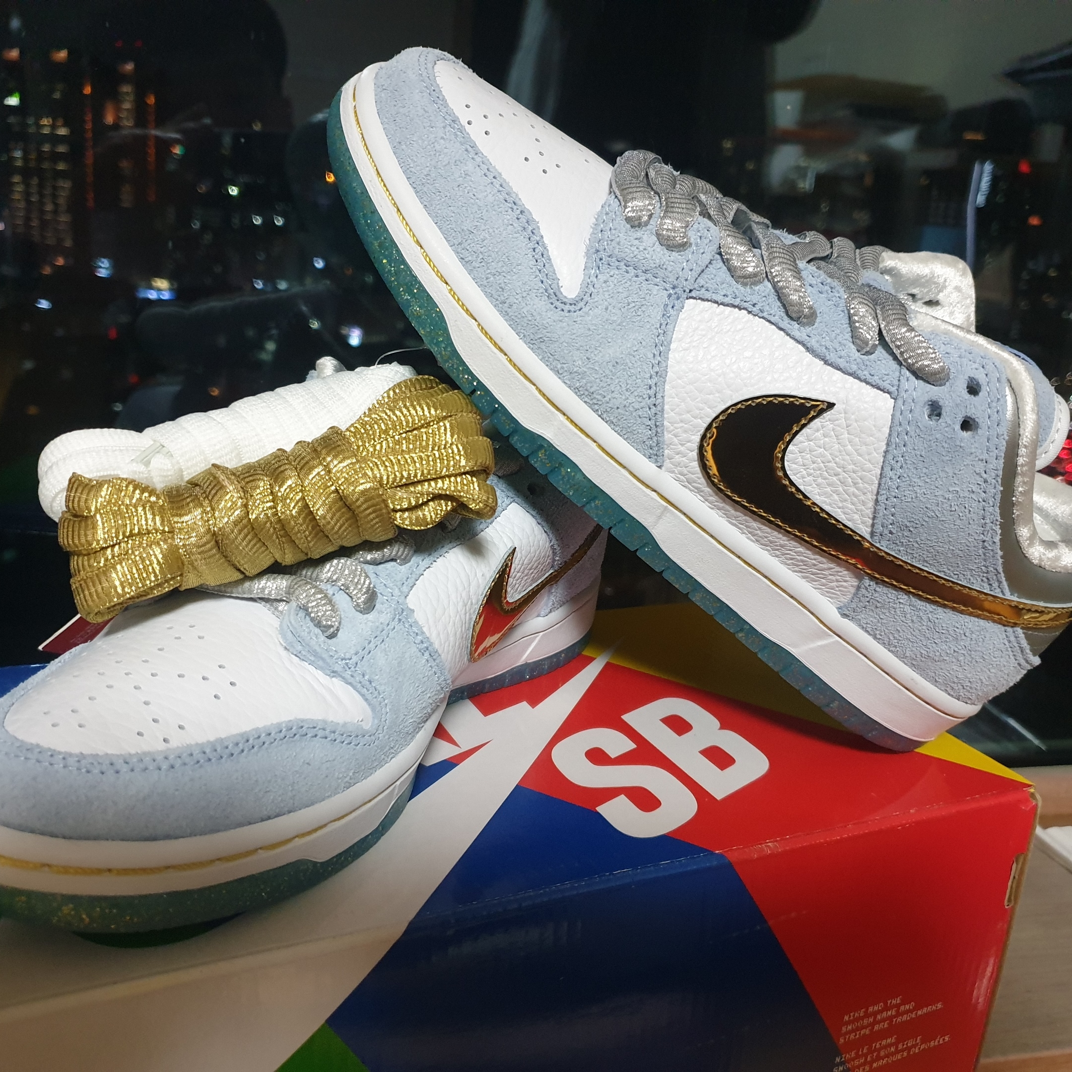 Nike x Sean Cliver SB Dunk Low Holiday Special 착용 스타일 - 4