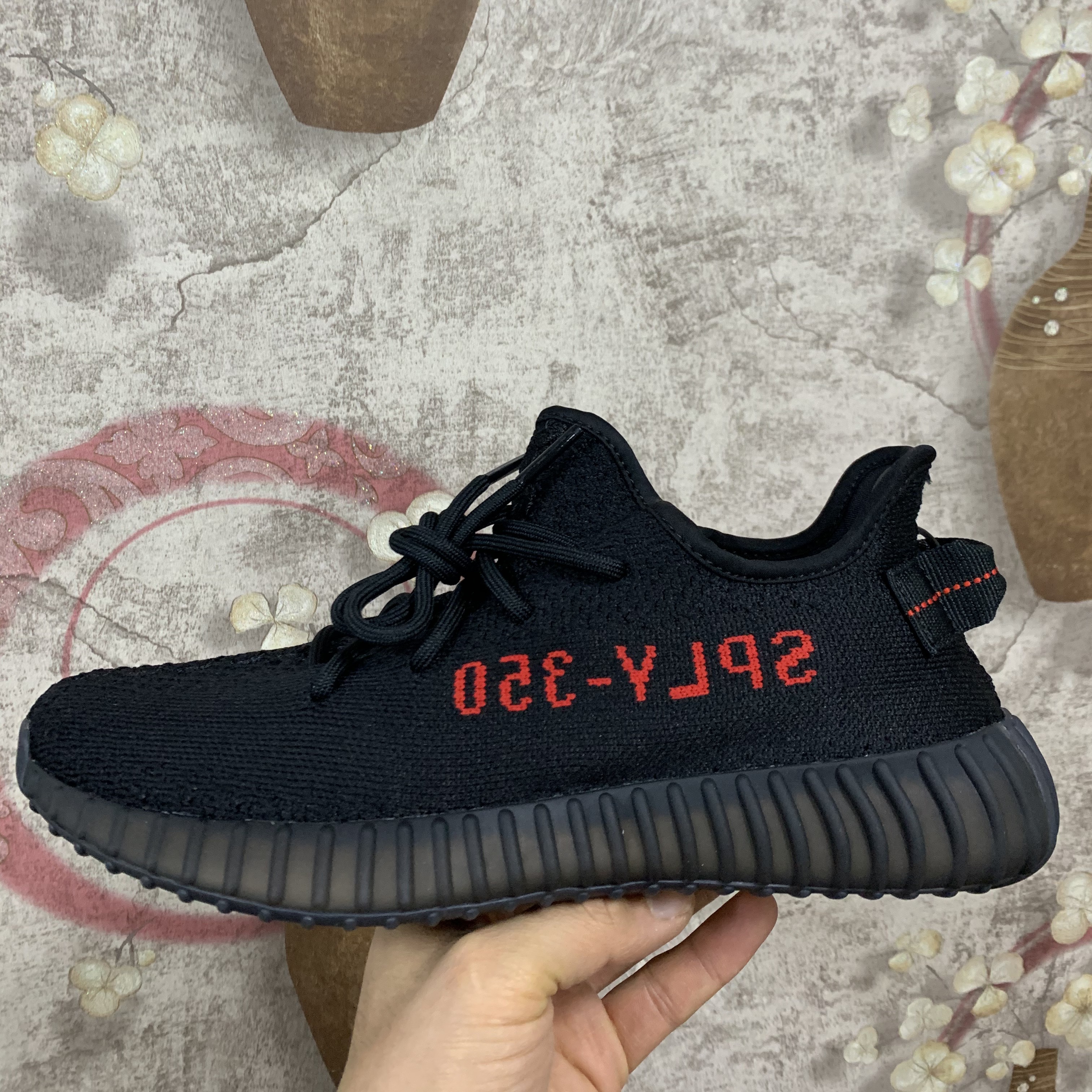 Adidas Yeezy Boost 350 V2 Black Red 2020 착용 스타일