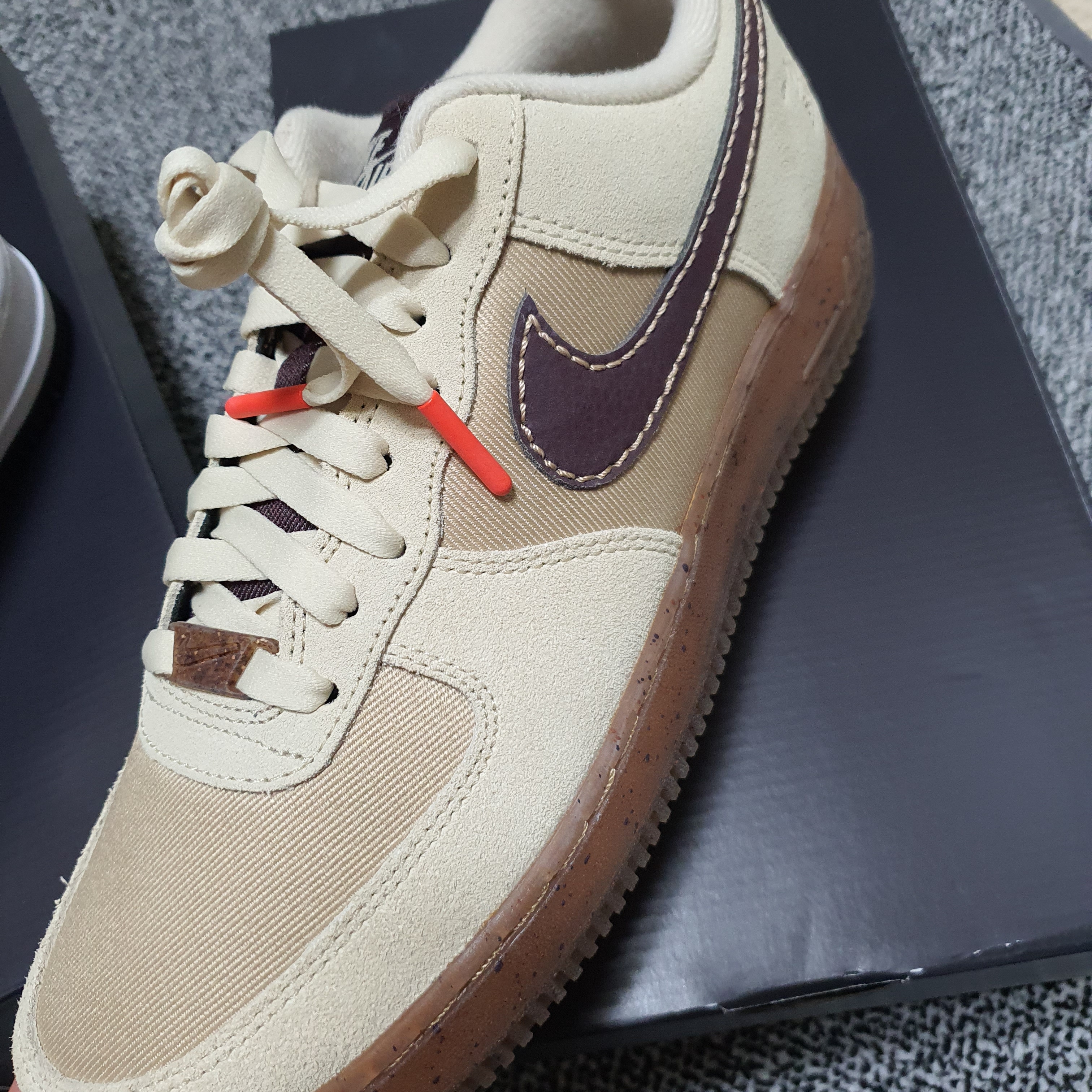 Nike Air Force 1 '07 LV8 Coffee 착용 스타일 - 1