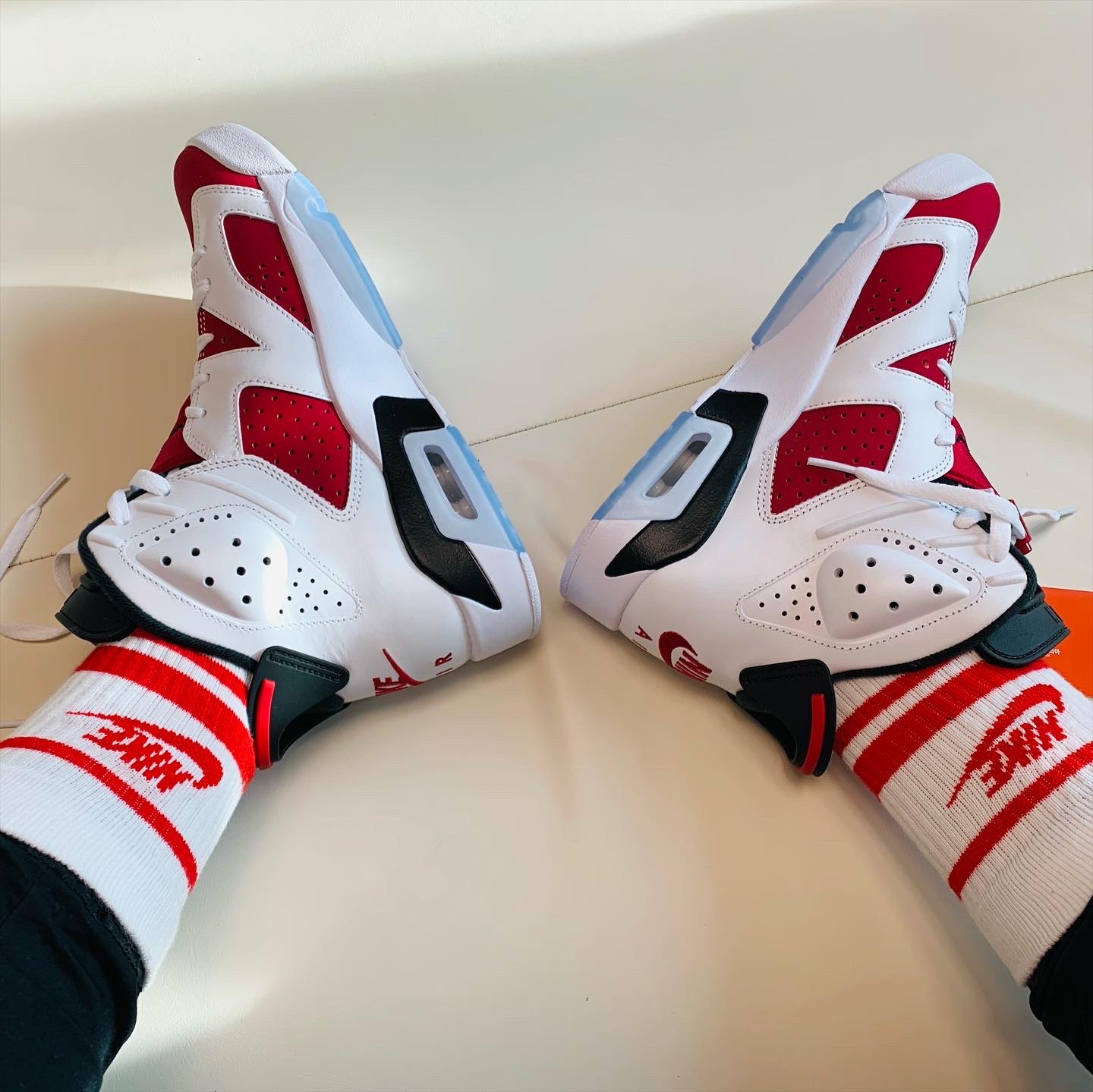 Jordan 6 Retro Carmine 2021 착용 스타일 - 2