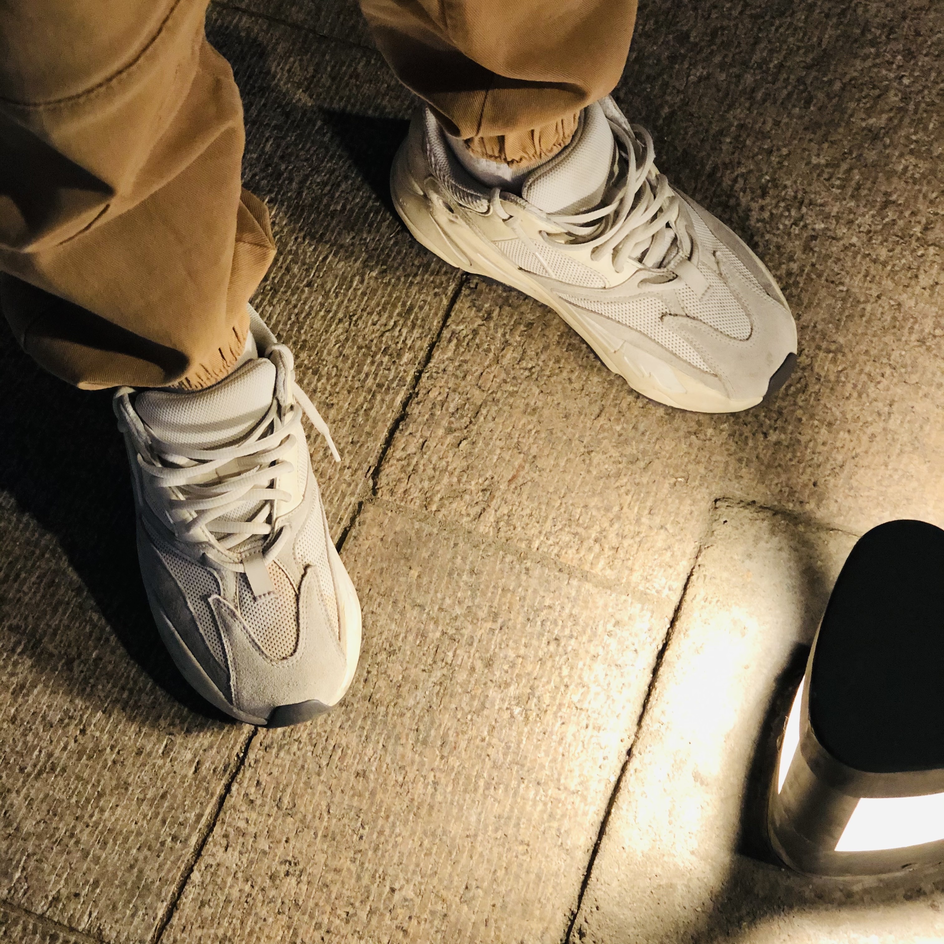 Adidas Yeezy Boost 700 Analog 2019 착용 스타일