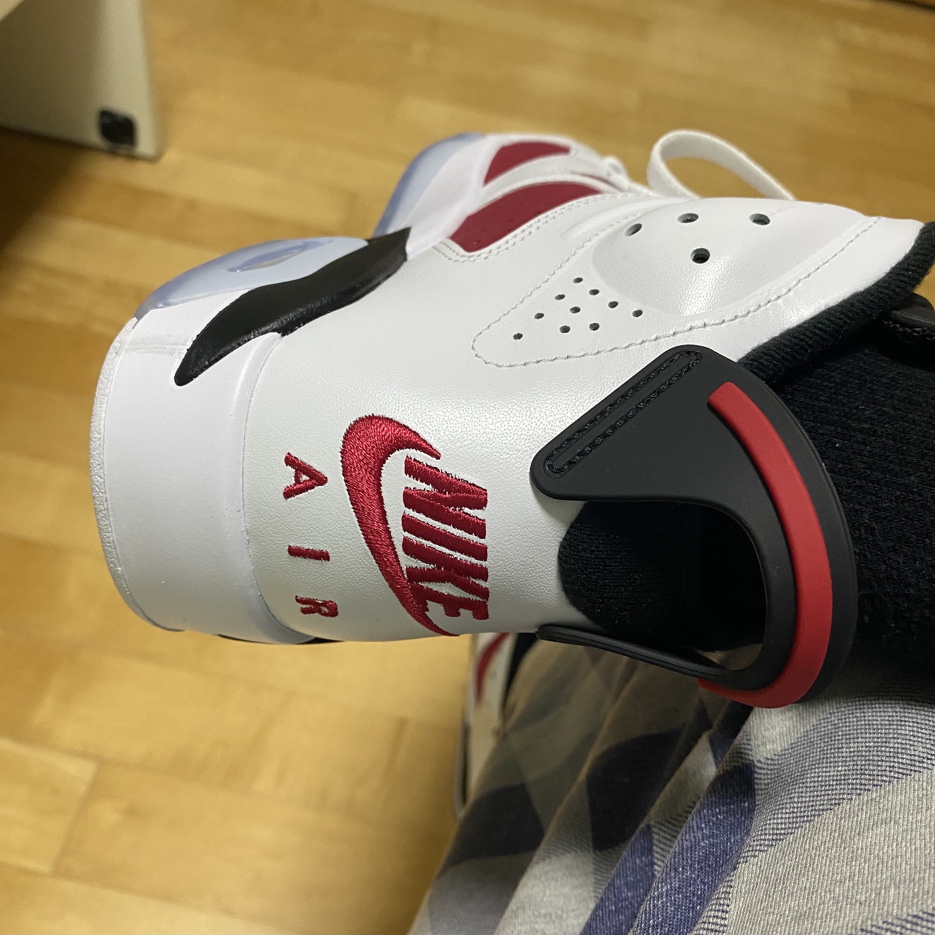 Jordan 6 Retro Carmine 2021 착용 스타일 - 5