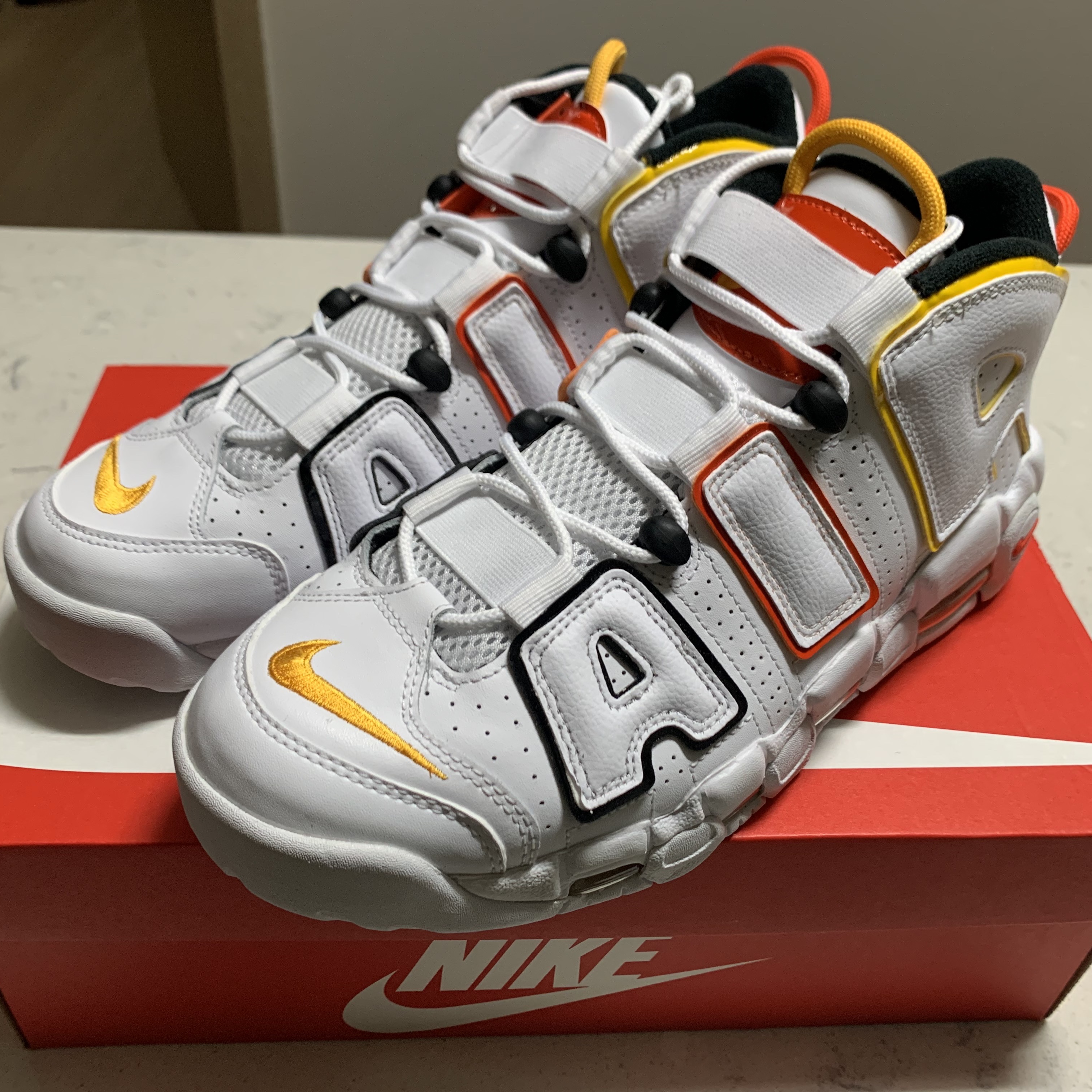 Nike Air More Uptempo Rayguns 착용 스타일 - 3