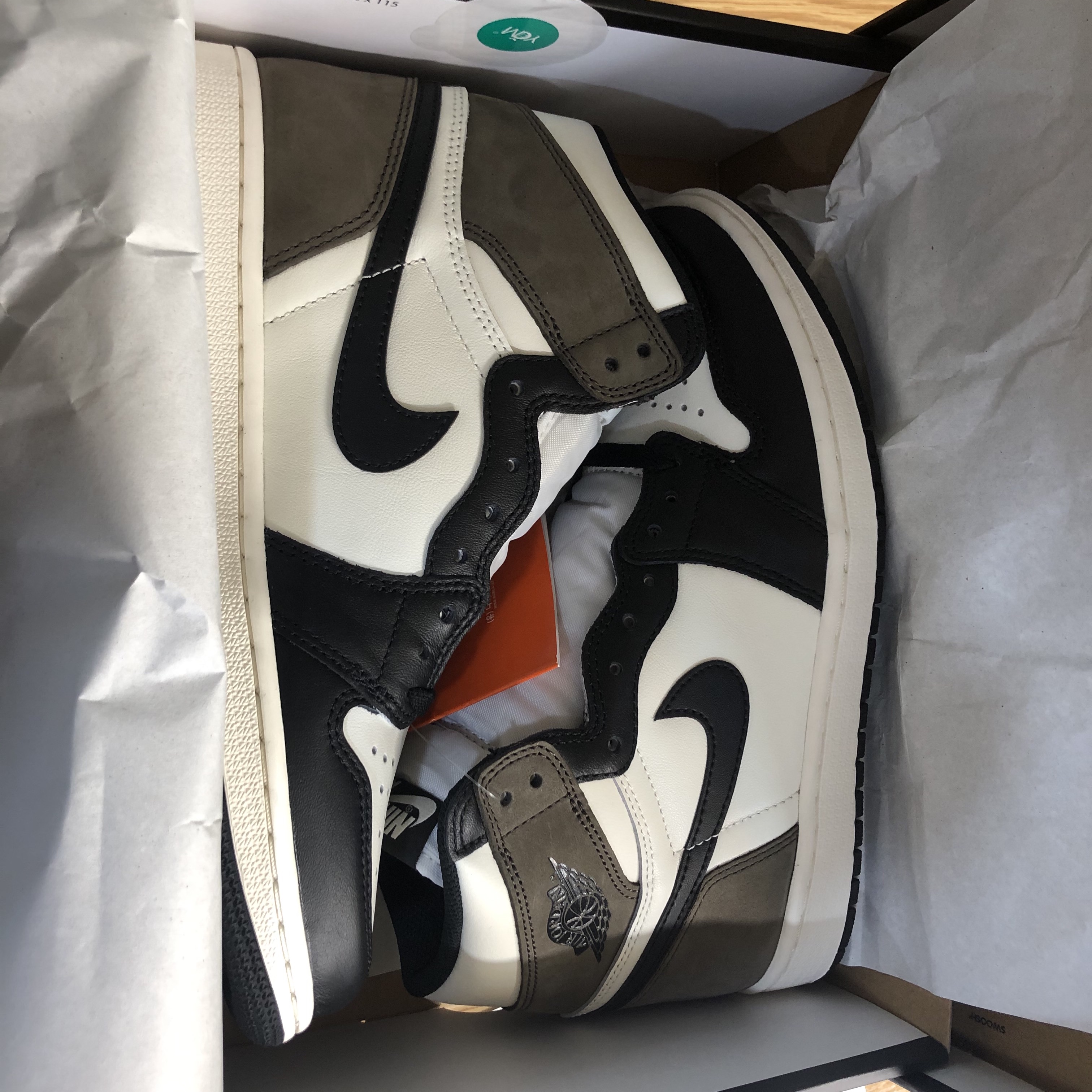Jordan 1 Retro High OG Black Mocha 착용 스타일