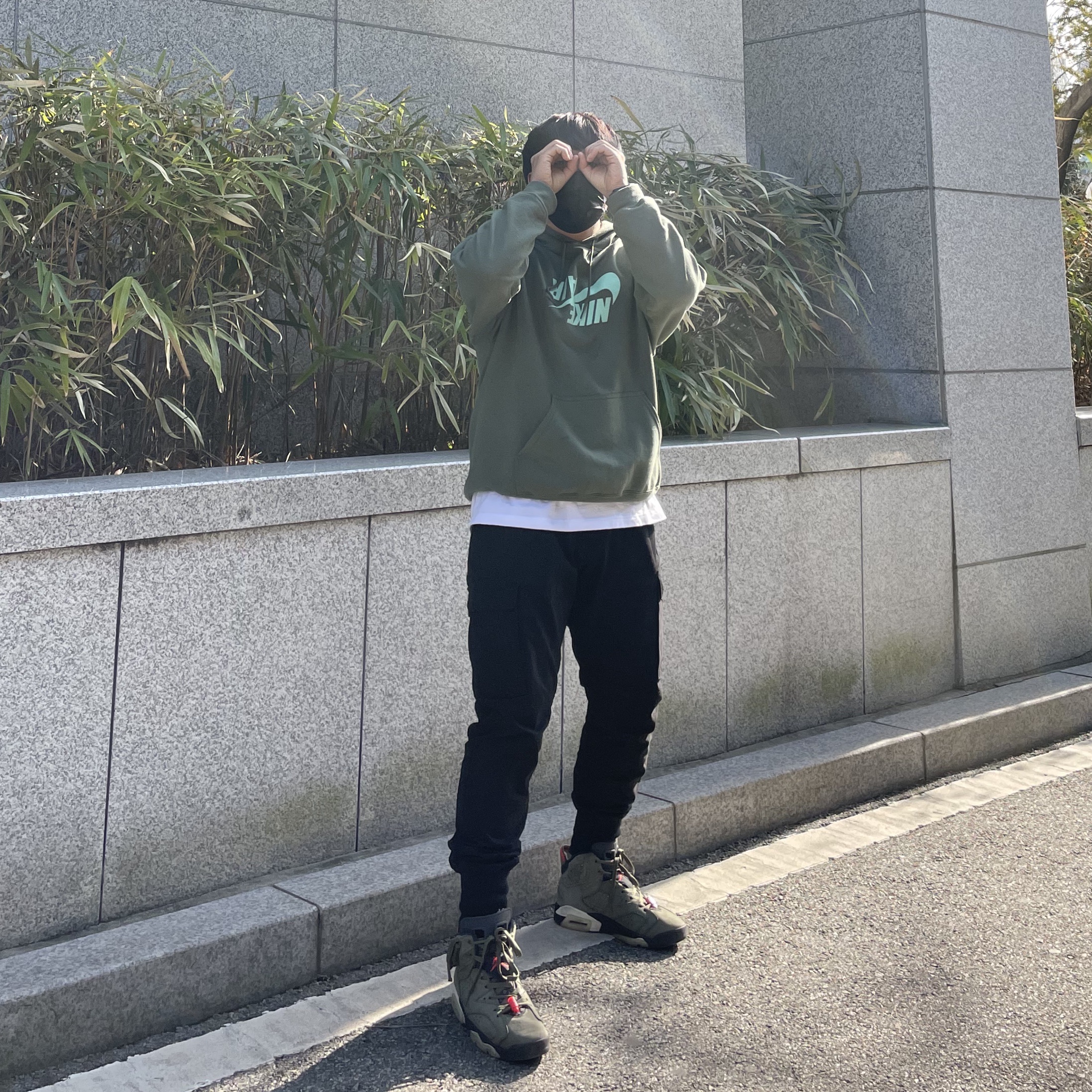 Jordan 6 x Travis Scott Retro Olive 착용 스타일