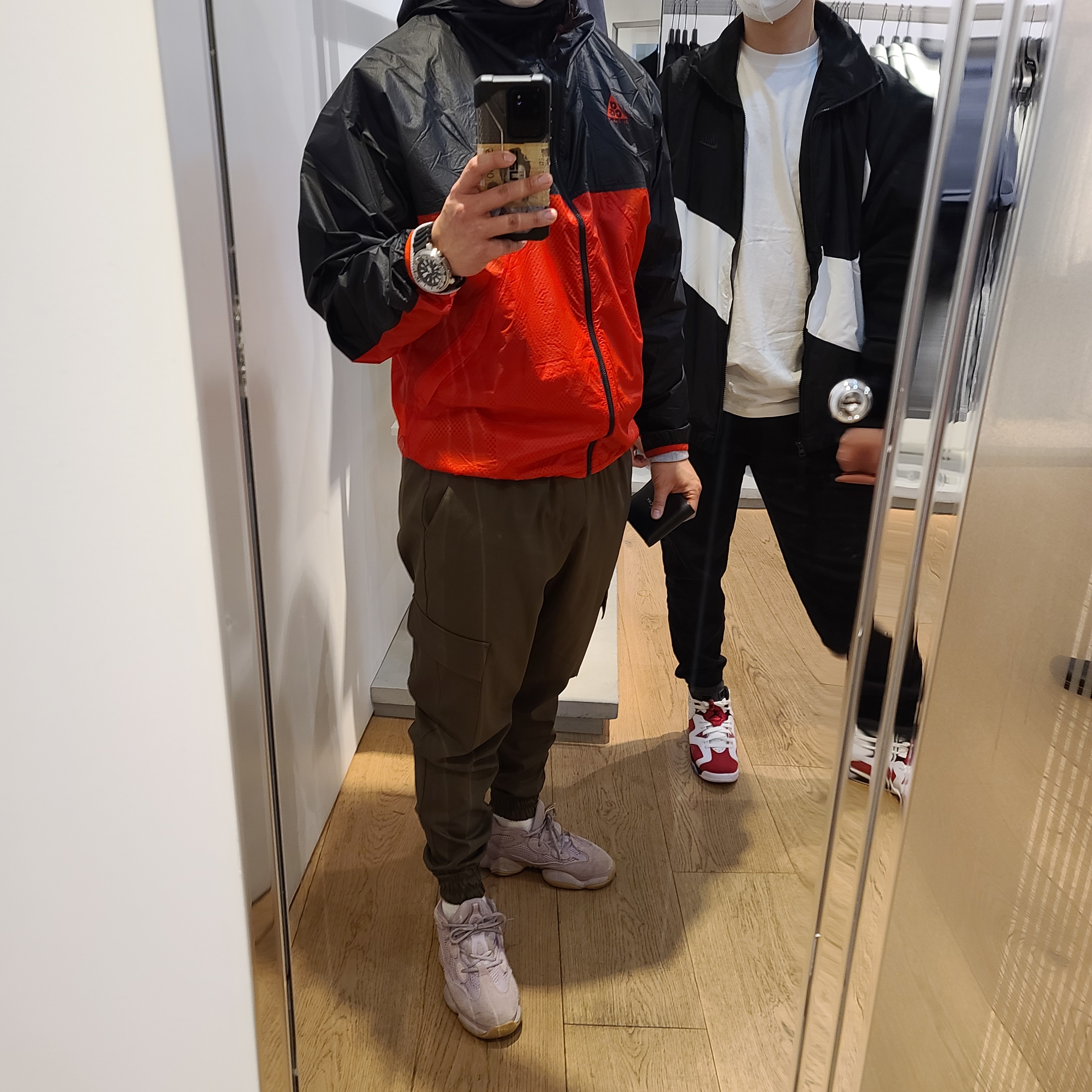 Adidas Yeezy 500 Soft Vision, (GS) Jordan 6 Retro Carmine 2021 착용 스타일
