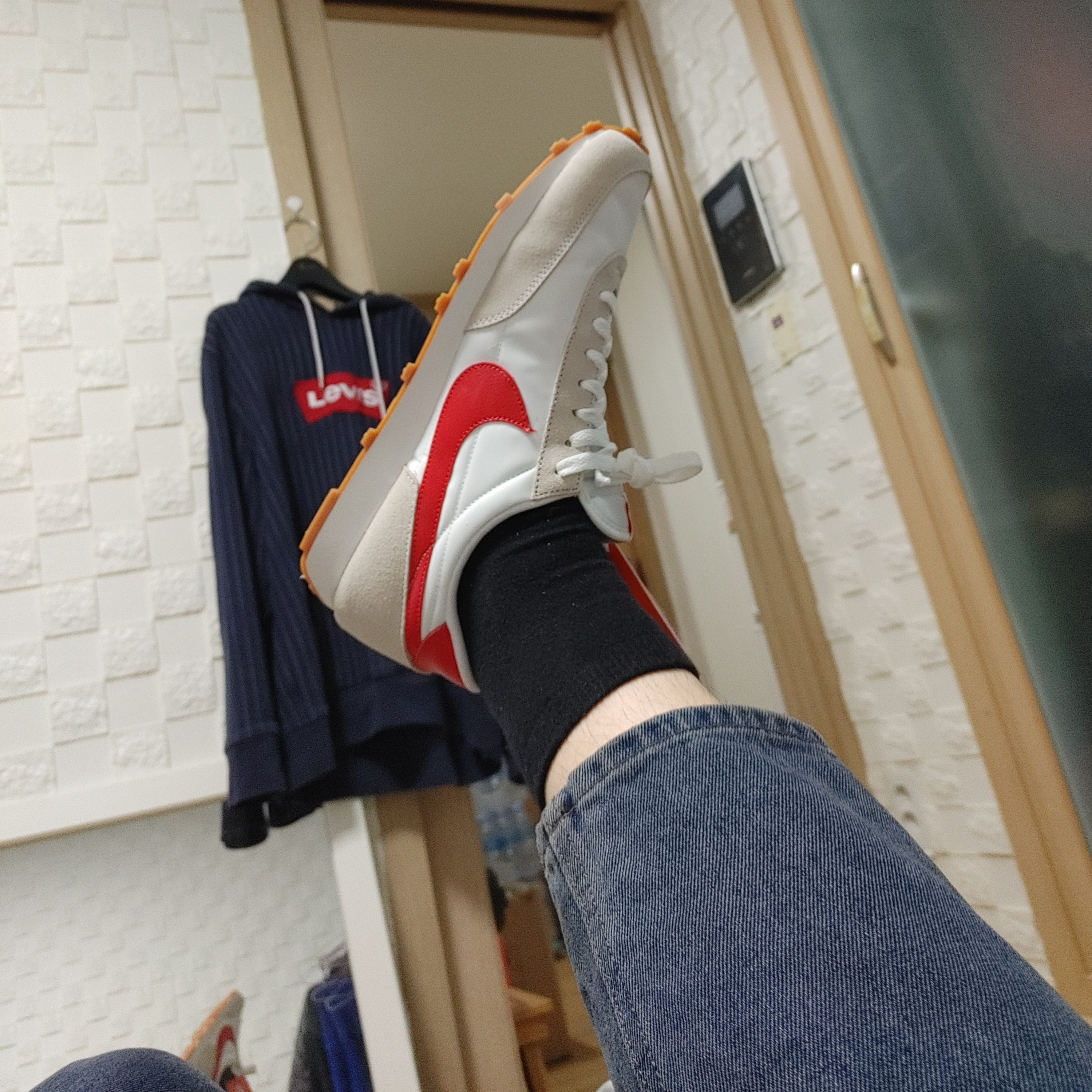 (W) Nike Daybreak Summit White University Red 착용 스타일 - 2