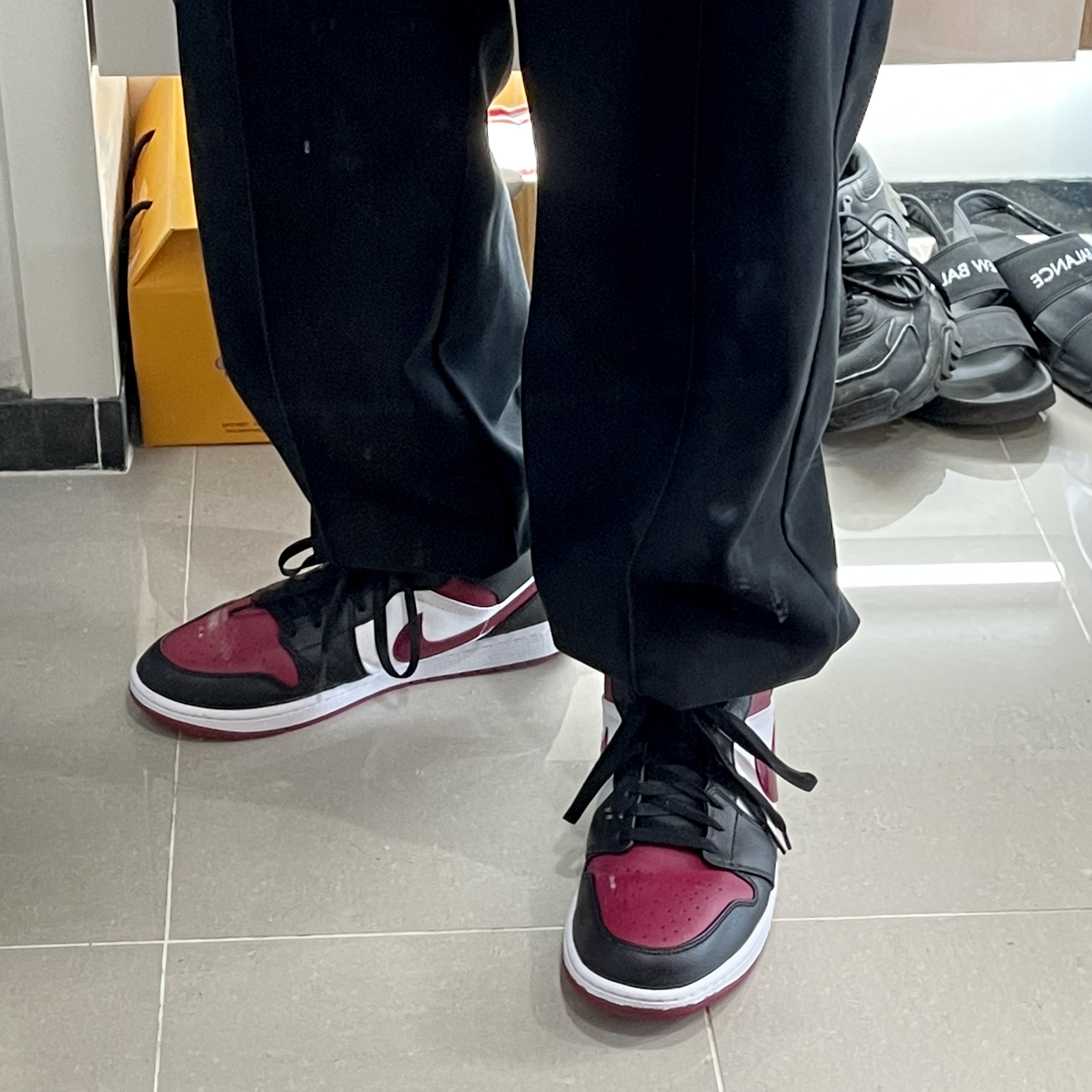 Jordan 1 Mid Bred Toe Noble Red 착용 스타일