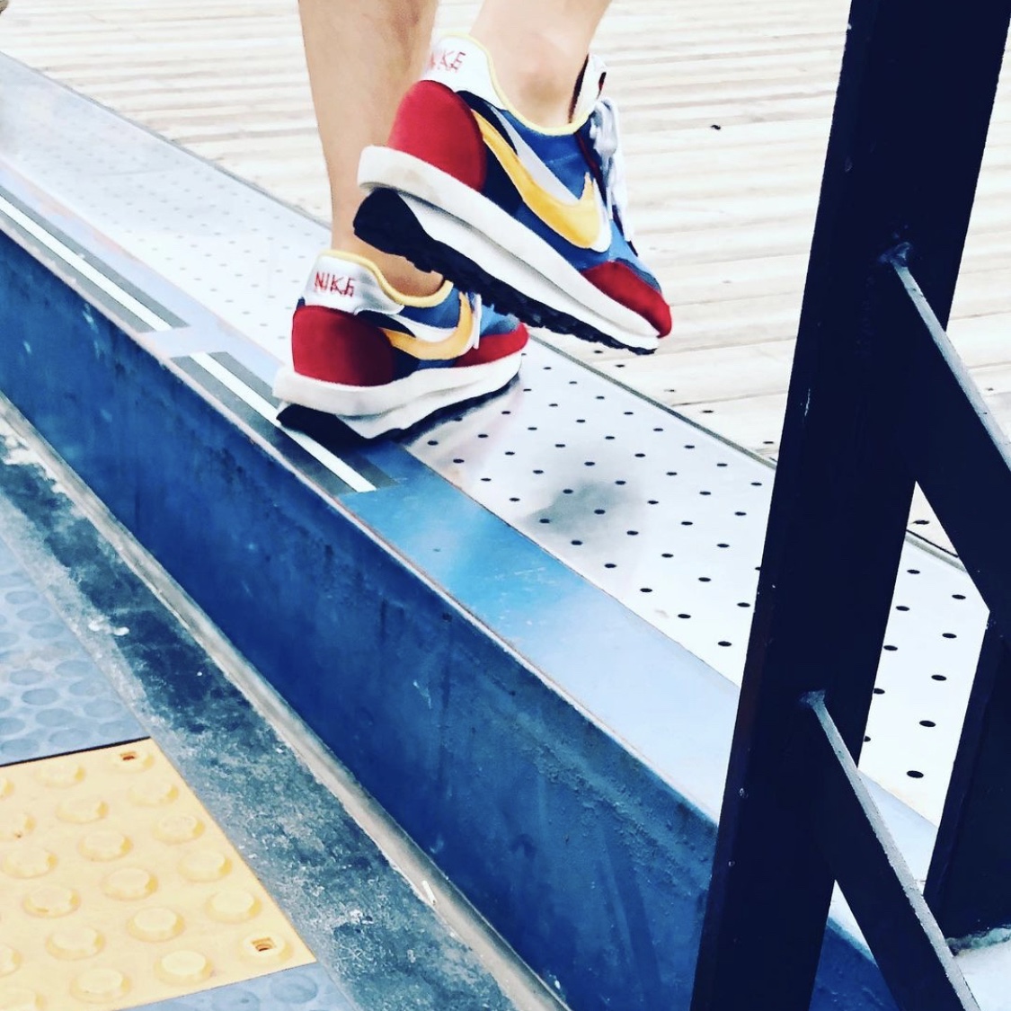 Nike x Sacai LDWaffle Blue Multi 착용 스타일