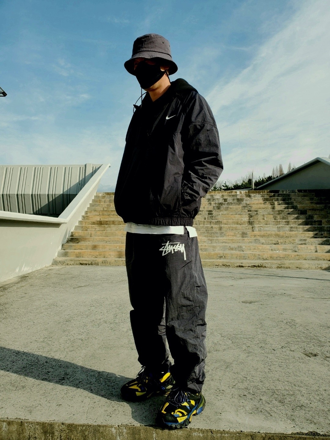 Balenciaga Track Sneakers Black Yellow Blue, Nike x Stussy Windrunner Jacket Off Noir 착용 스타일 - 2