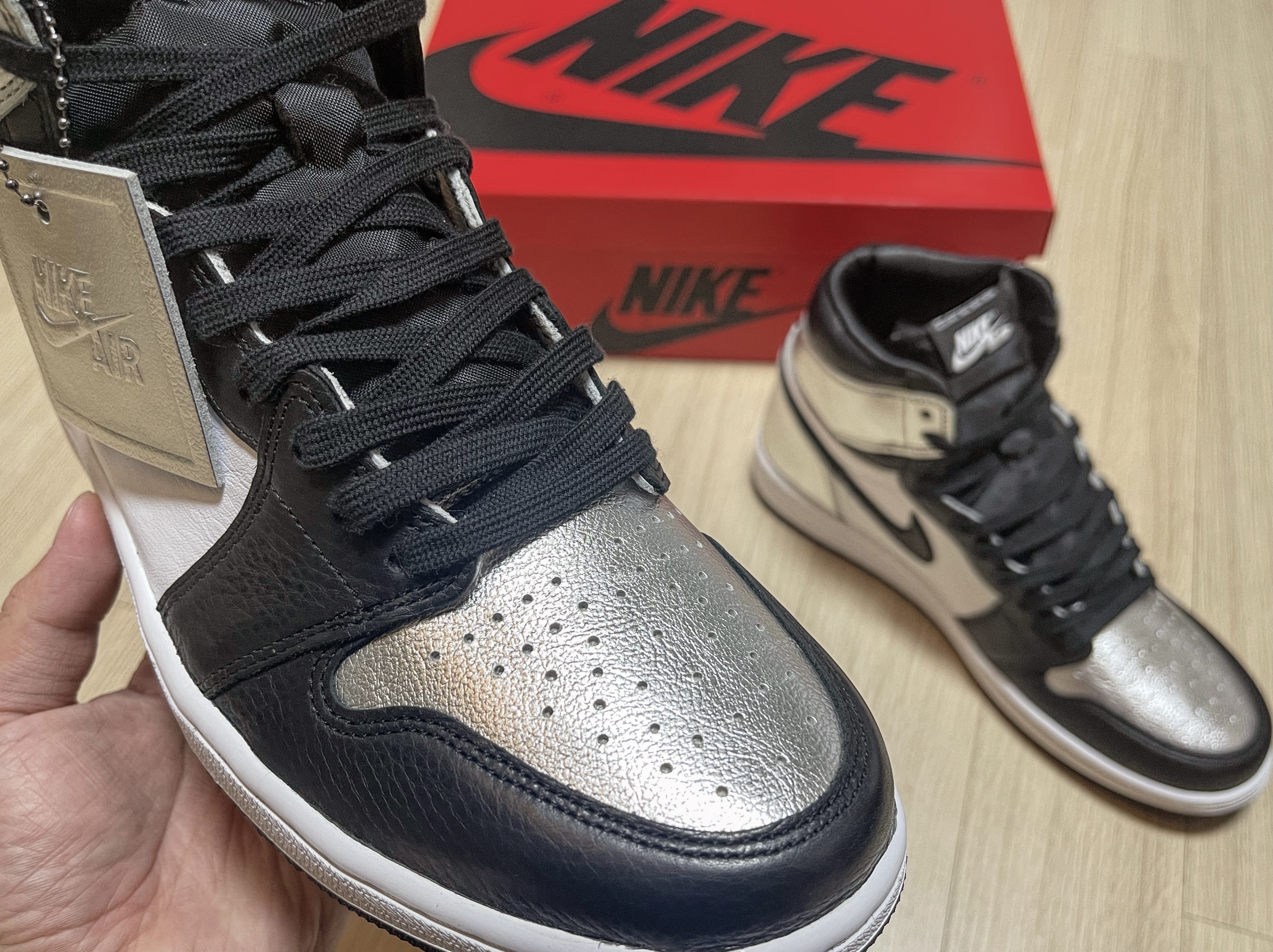 (W) Jordan 1 Retro High OG Silver Toe 착용 스타일 - 3