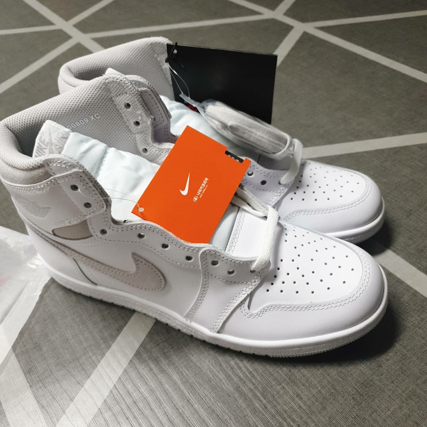 Jordan 1 High 85 Neutral Grey 착용 스타일 - 2