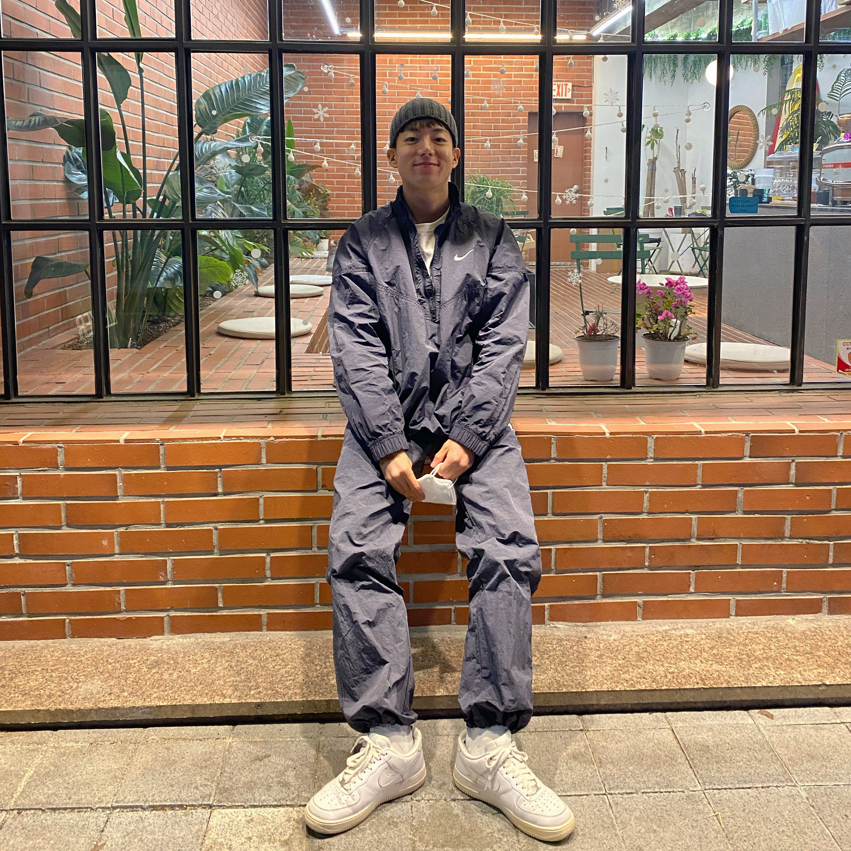 Nike x Stussy Windrunner Jacket Off Noir, Nike x Stussy Beach Pants Off Noir 착용 스타일