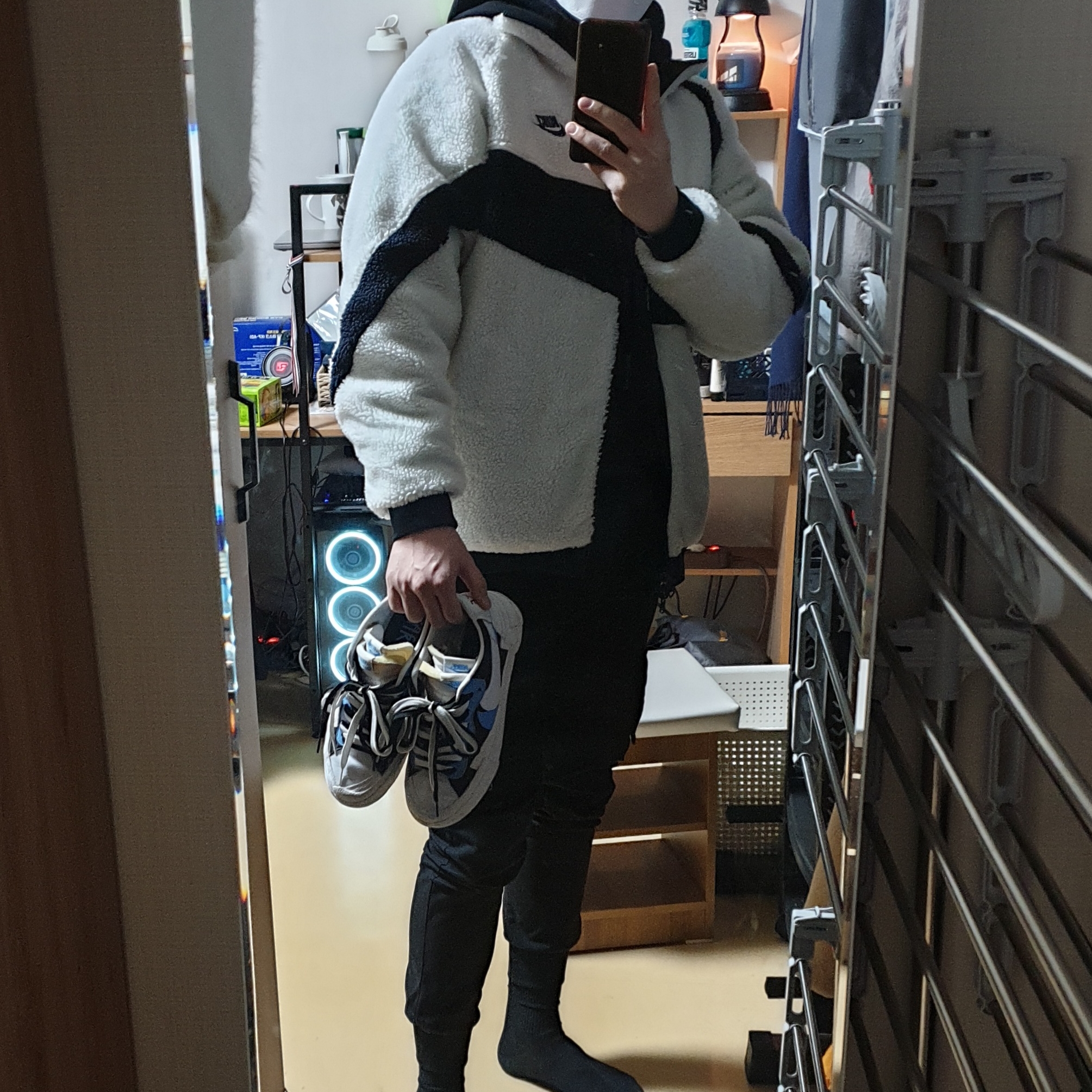 Nike x Sacai Blazer Mid White Black Legend Blue, Nike Big Swoosh Full Zip Jacket White Navy 착용 스타일
