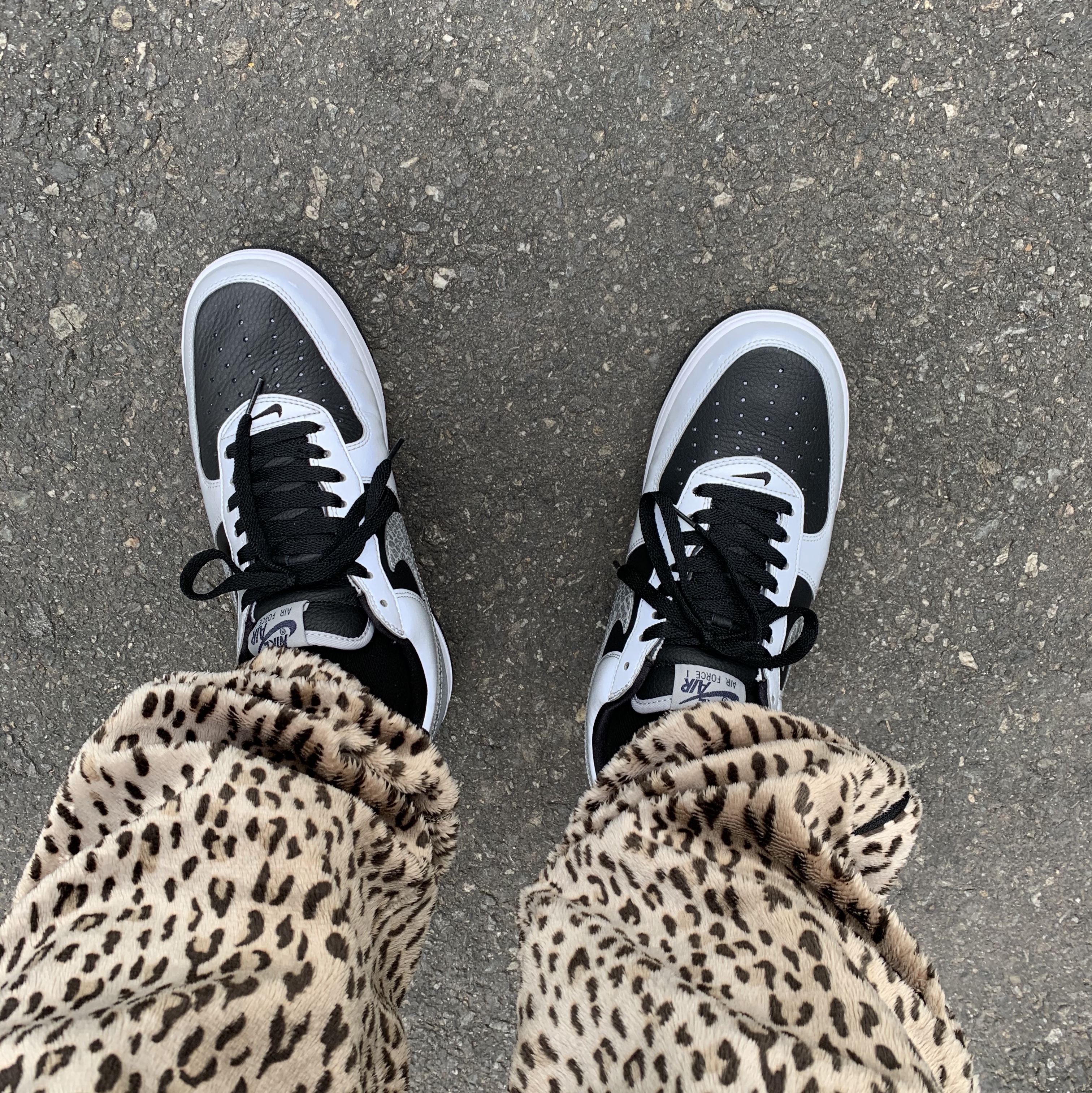 Nike Air Force 1 B Silver Snake 착용 스타일