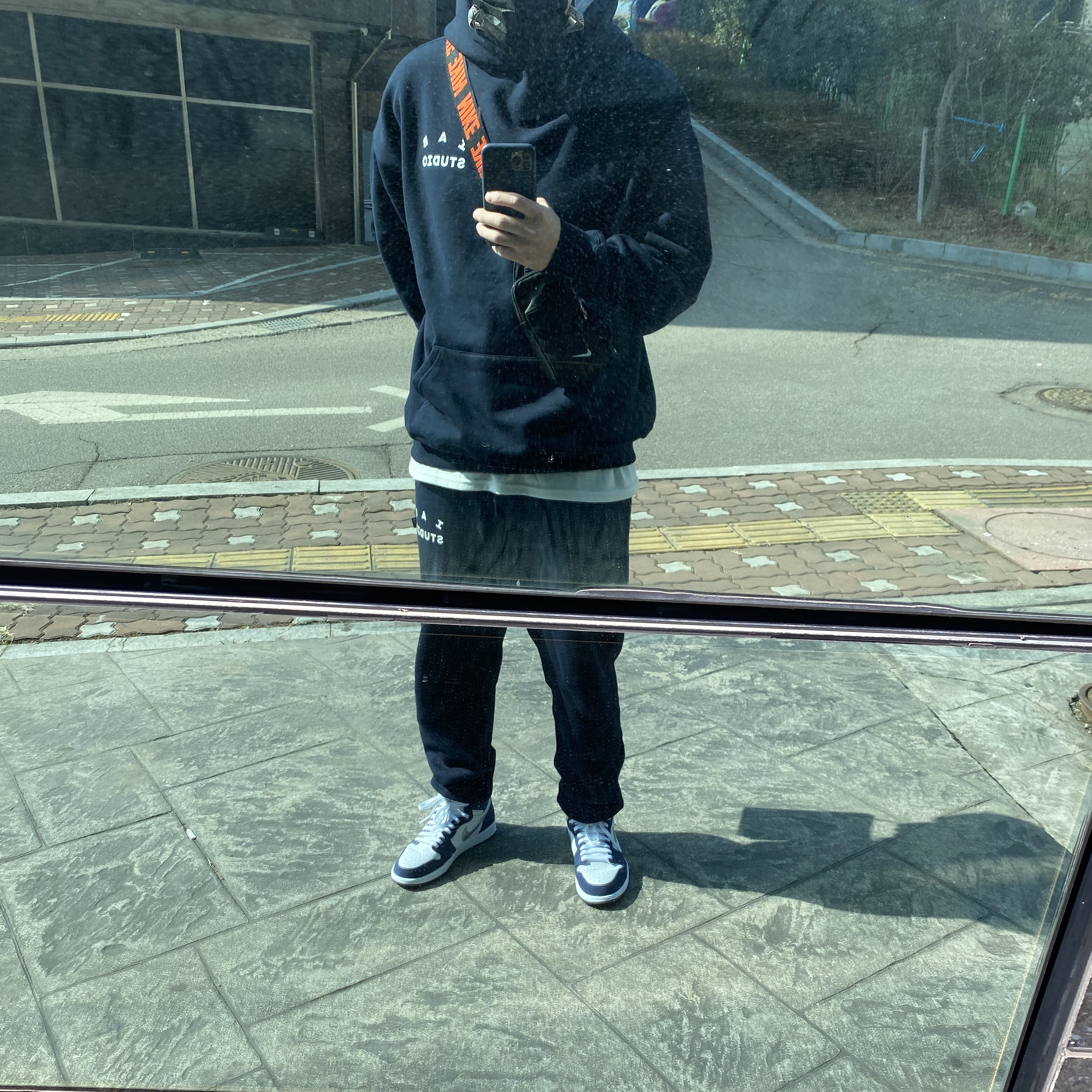Jordan 1 Retro High OG CO.JP Midnight Navy, IAB Studio Hoodie Navy - 21SS 착용 스타일