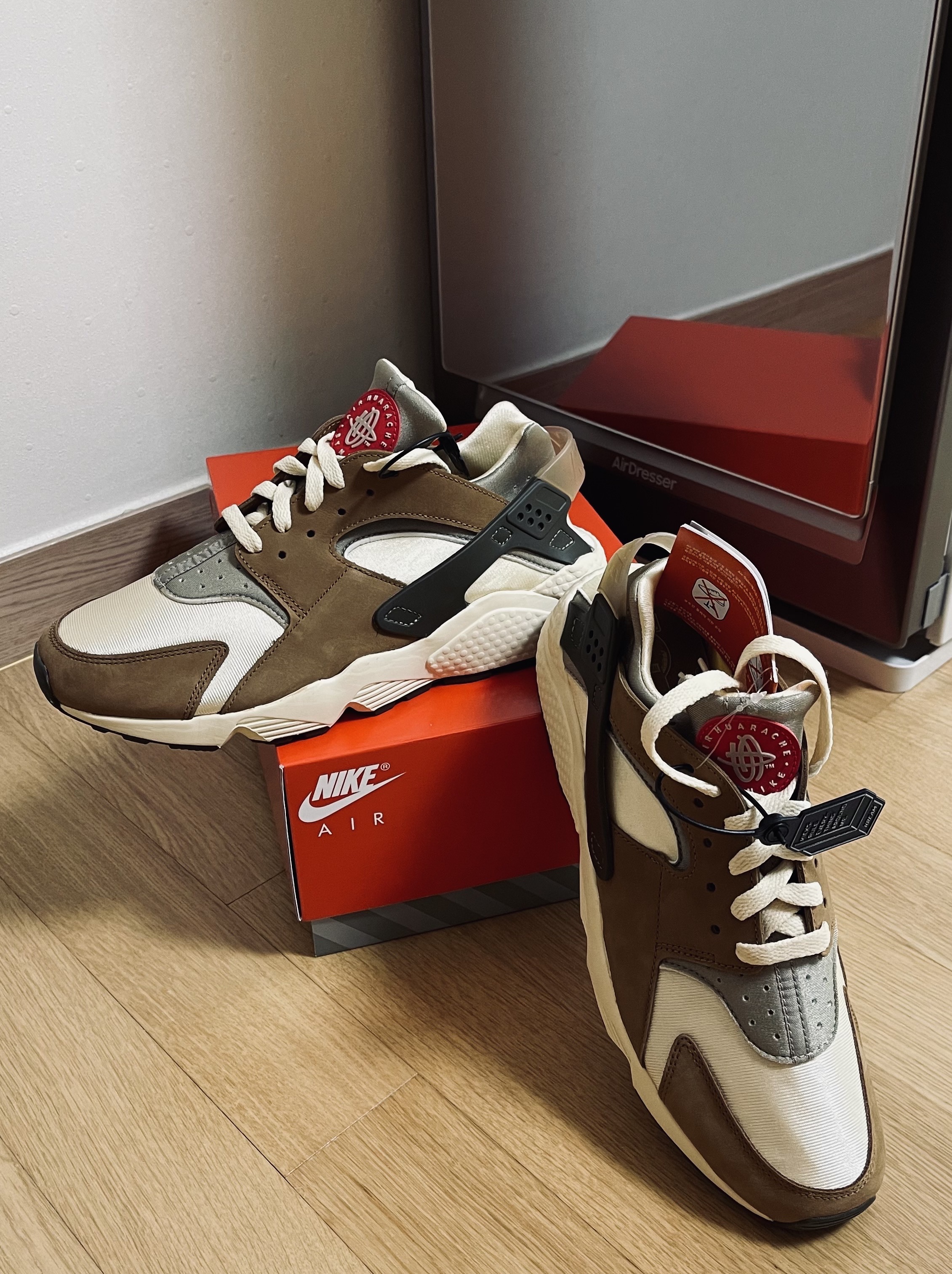 Nike x Stussy Air Huarache LE Desert Oak 착용 스타일