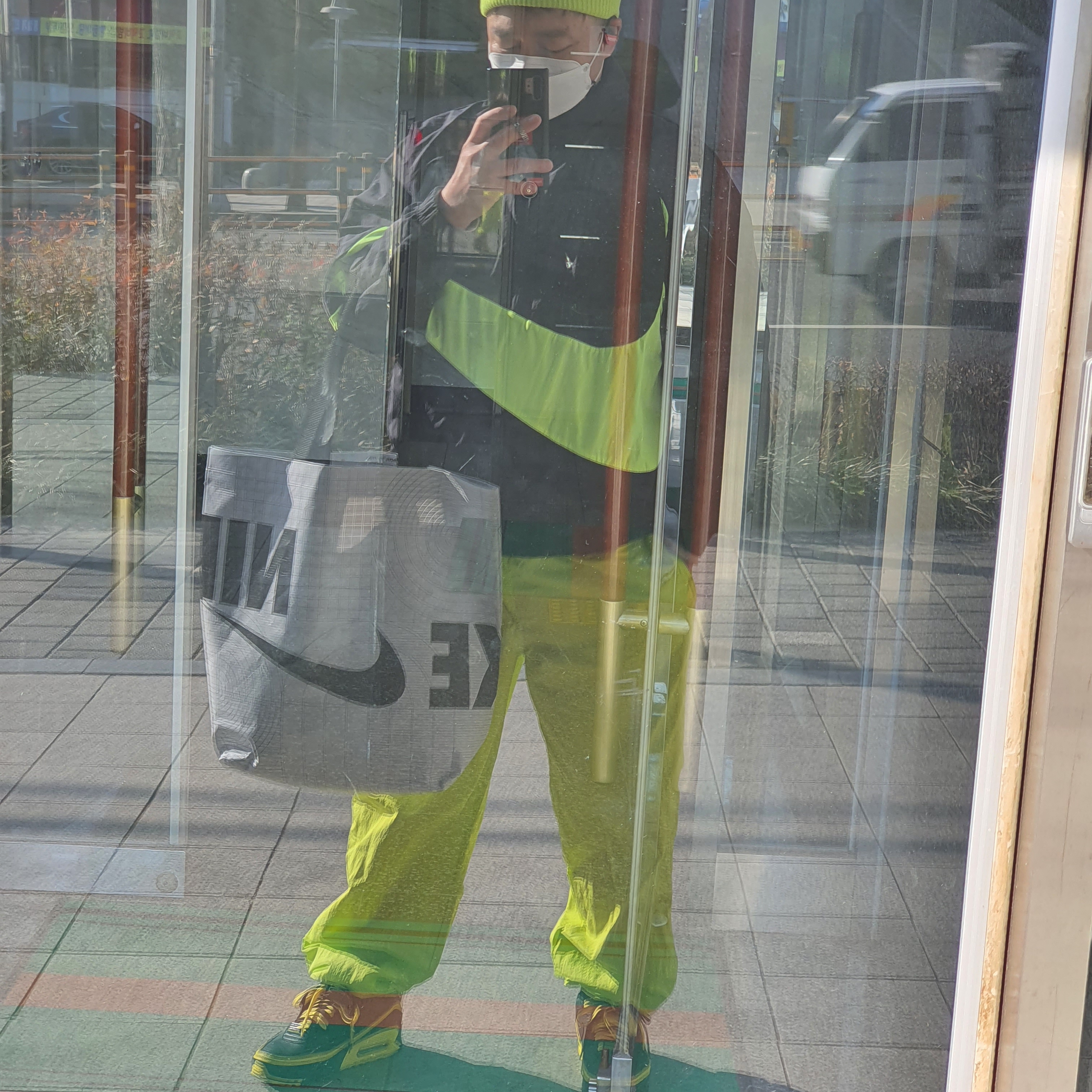 Nike x Stussy Beach Pants Bright Cactus, Nike x Undefeated Air Max 90 Black Optic Yellow 착용 스타일