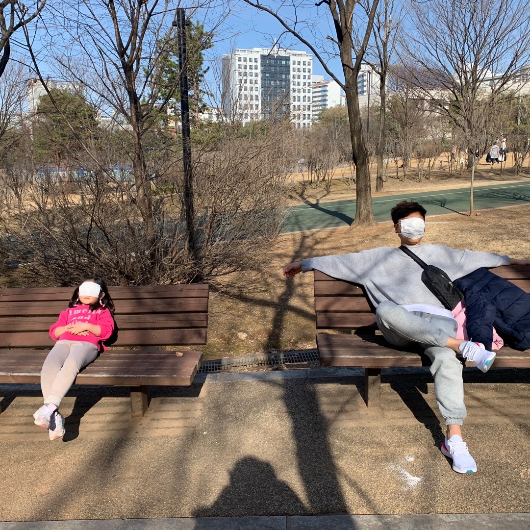 (W) Nike Epic React Flyknit White Racer Blue 착용 스타일