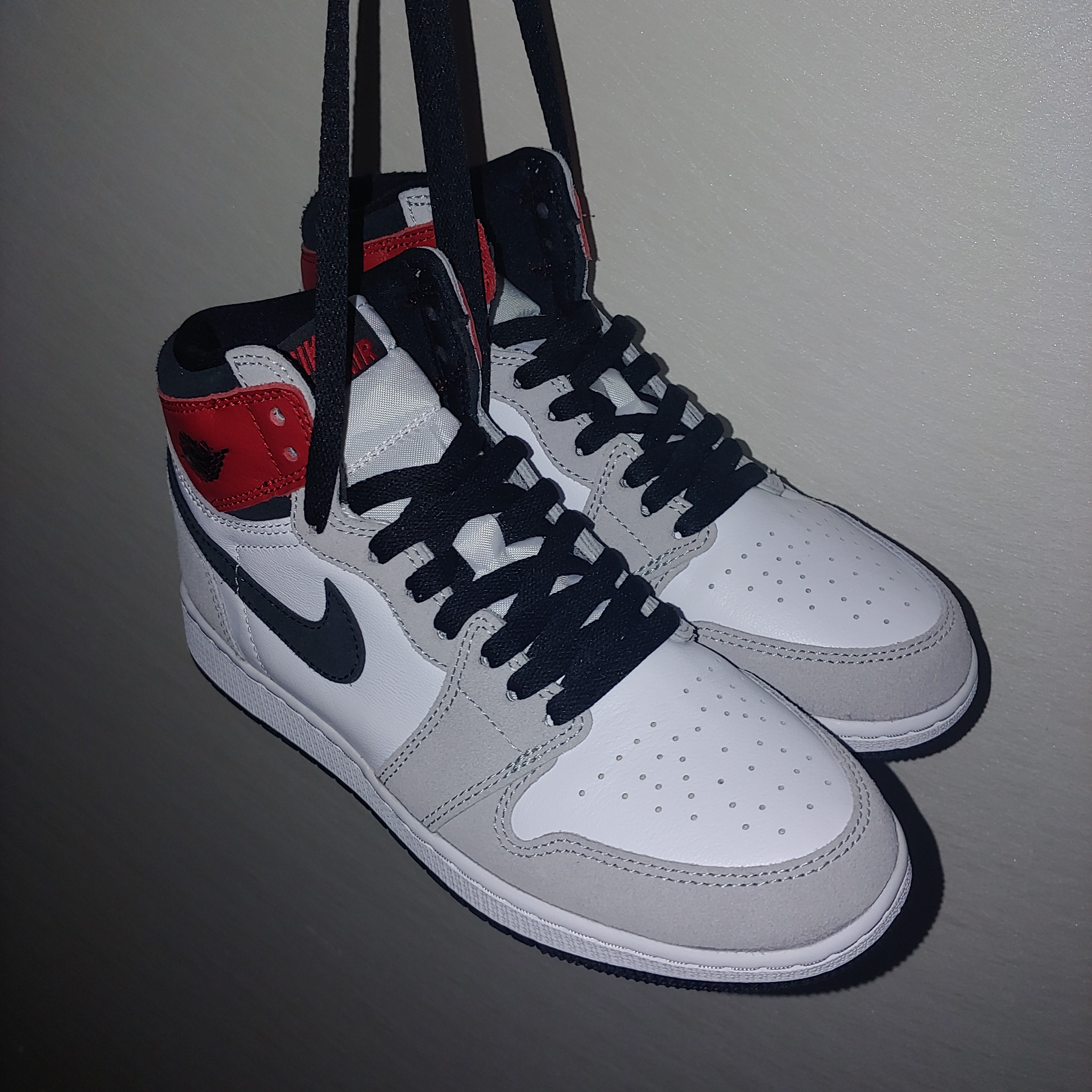 (GS) Jordan 1 Retro High OG Light Smoke Grey 착용 스타일 - 1
