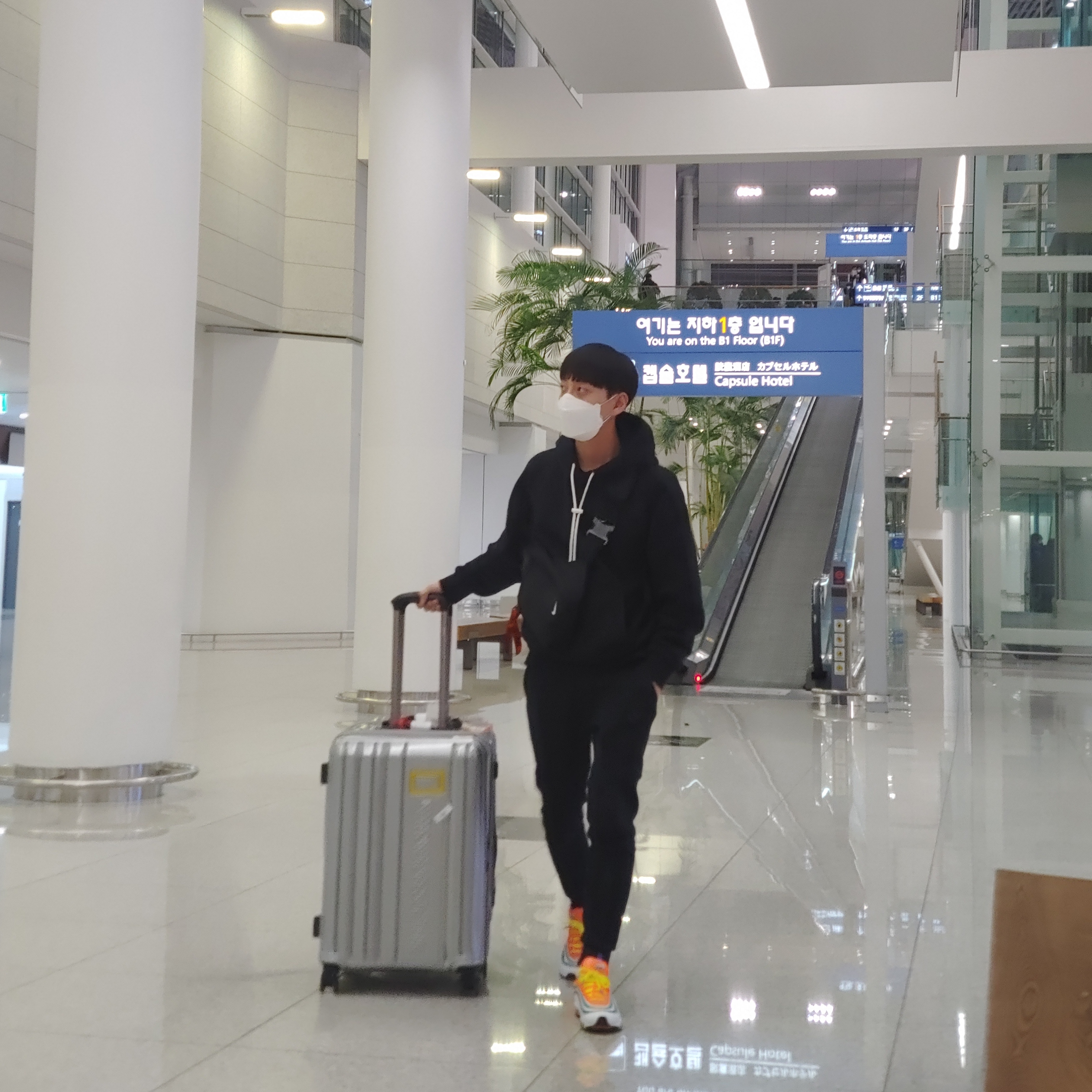 Nike M NRG Hoodie Black, Nike Air Max 97 London Summer of Love 착용 스타일