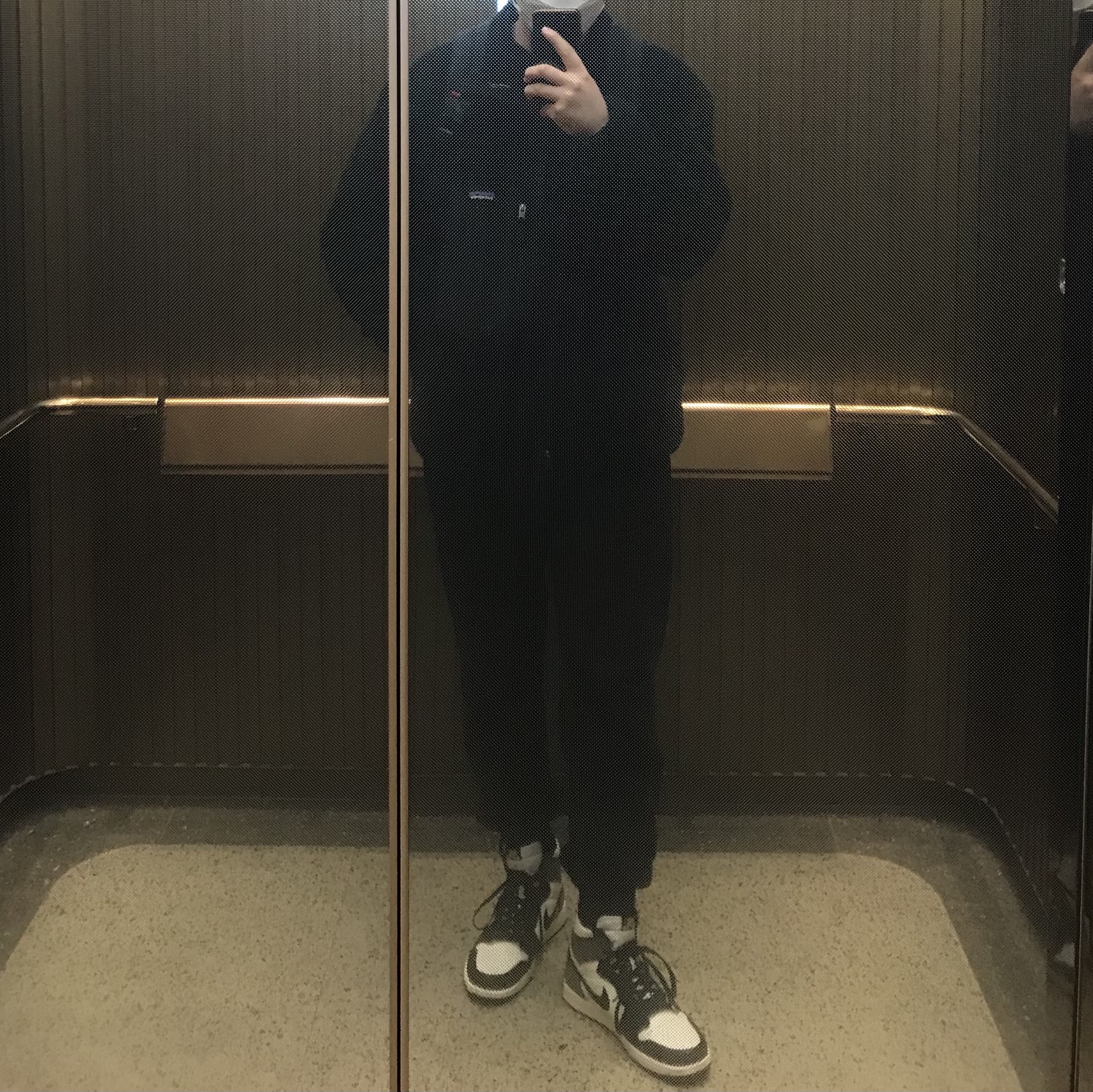 Jordan 1 Retro High OG Black Mocha 착용 스타일
