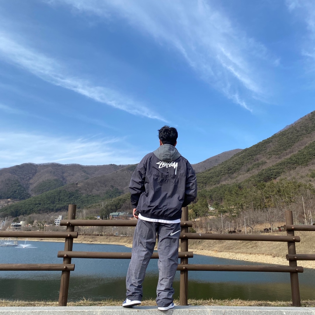 Nike x Stussy Windrunner Jacket Off Noir, Nike x Stussy Beach Pants Off Noir 착용 스타일 - 1