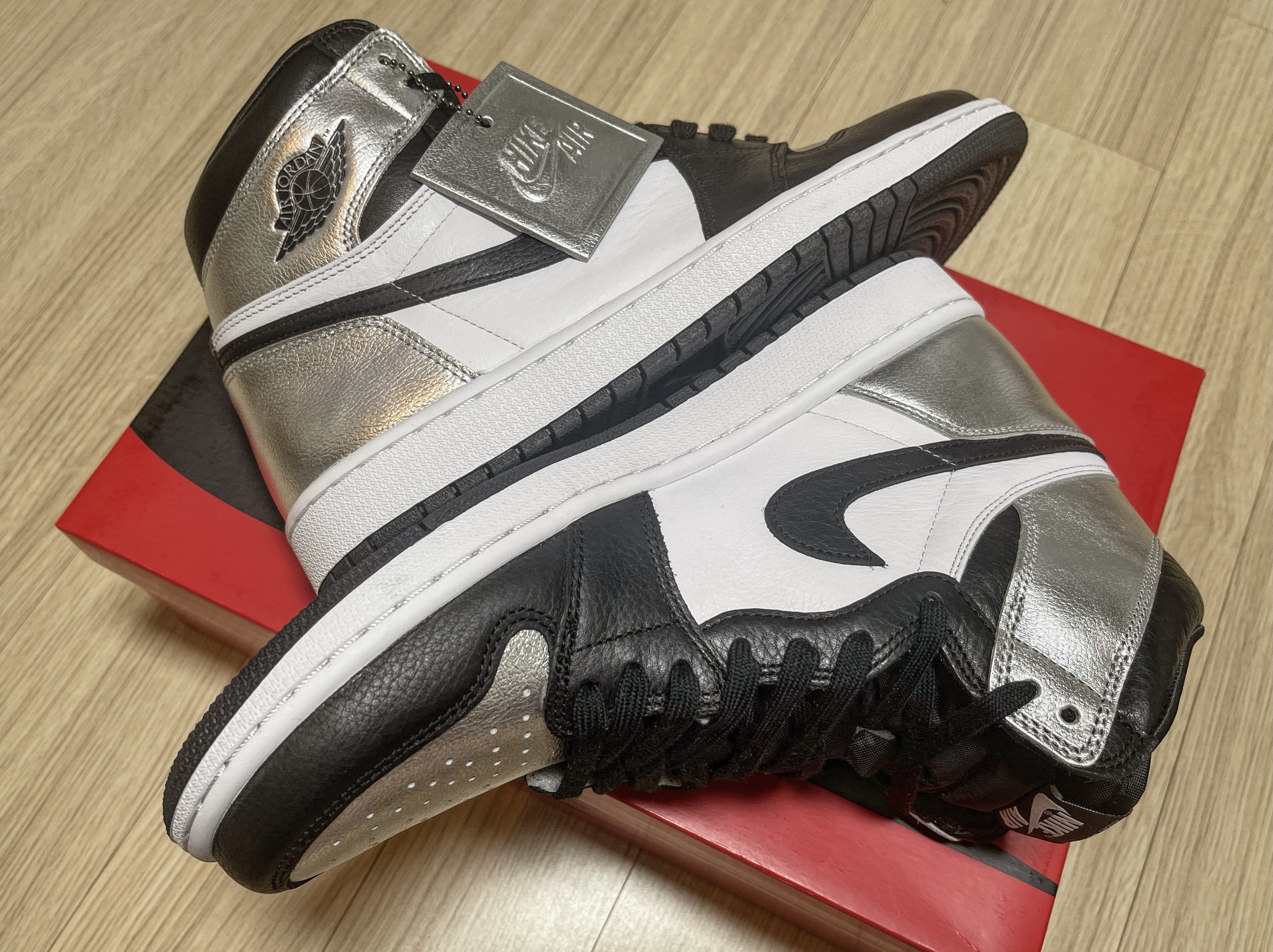 (W) Jordan 1 Retro High OG Silver Toe 착용 스타일 - 1