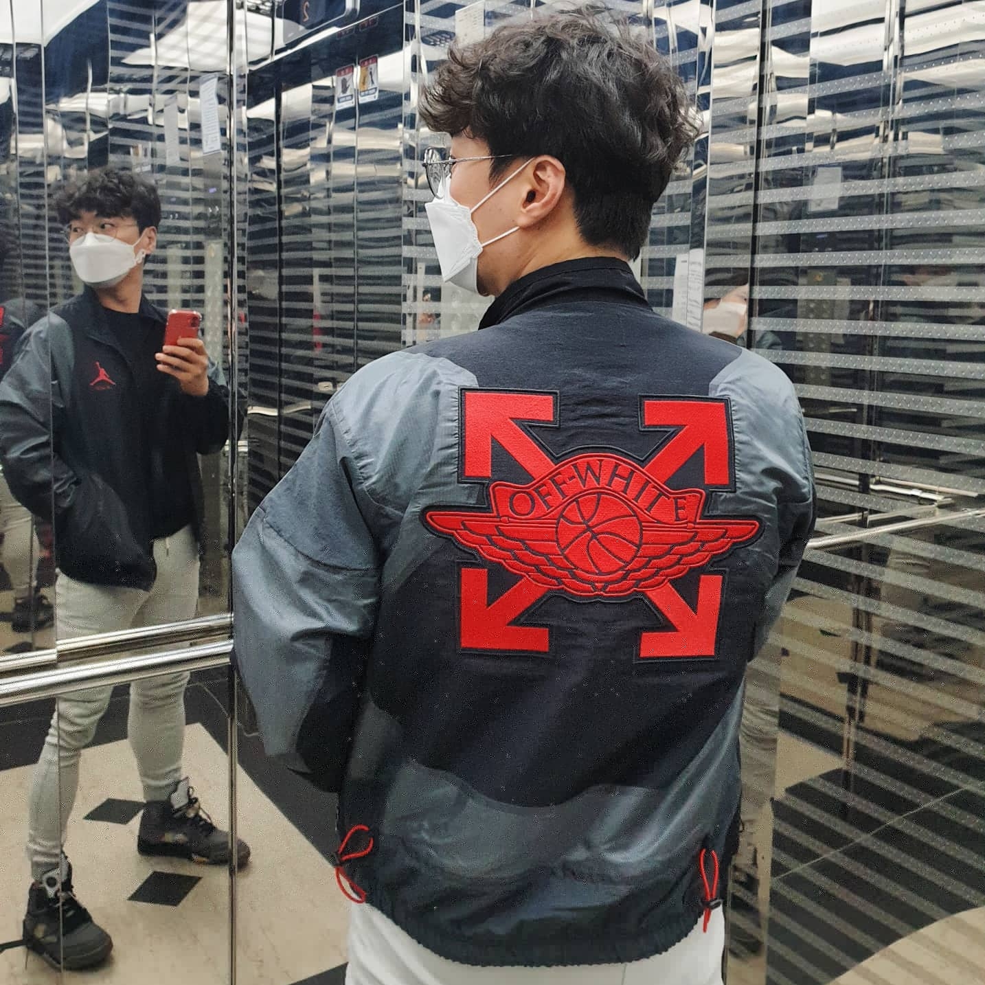 Jordan 5 x Off-White Retro SP Black Muslin, Jordan x Off-White Woven Jacket Black - Asia 착용 스타일