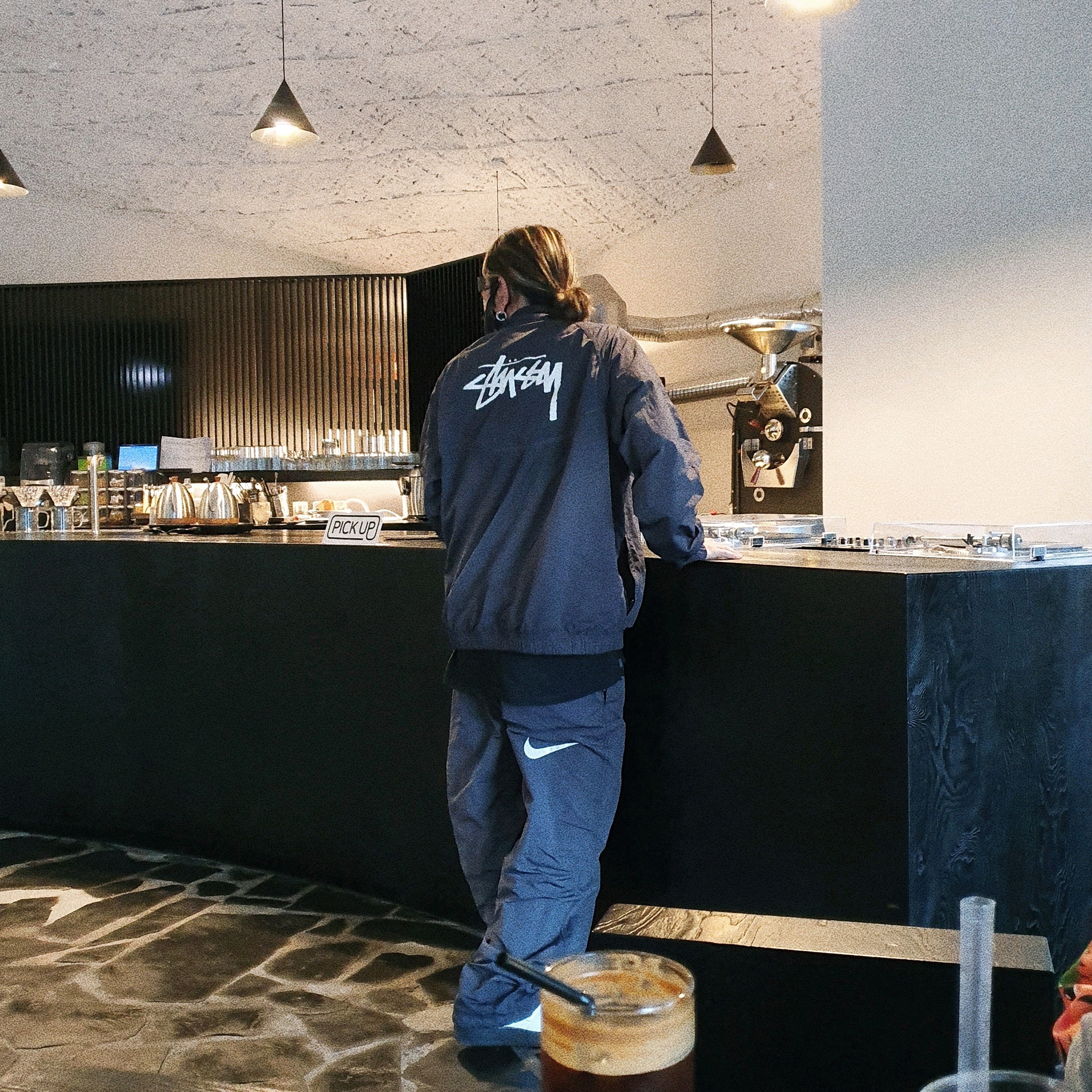 Nike x Stussy Windrunner Jacket Off Noir, Nike x Stussy Beach Pants Off Noir 착용 스타일
