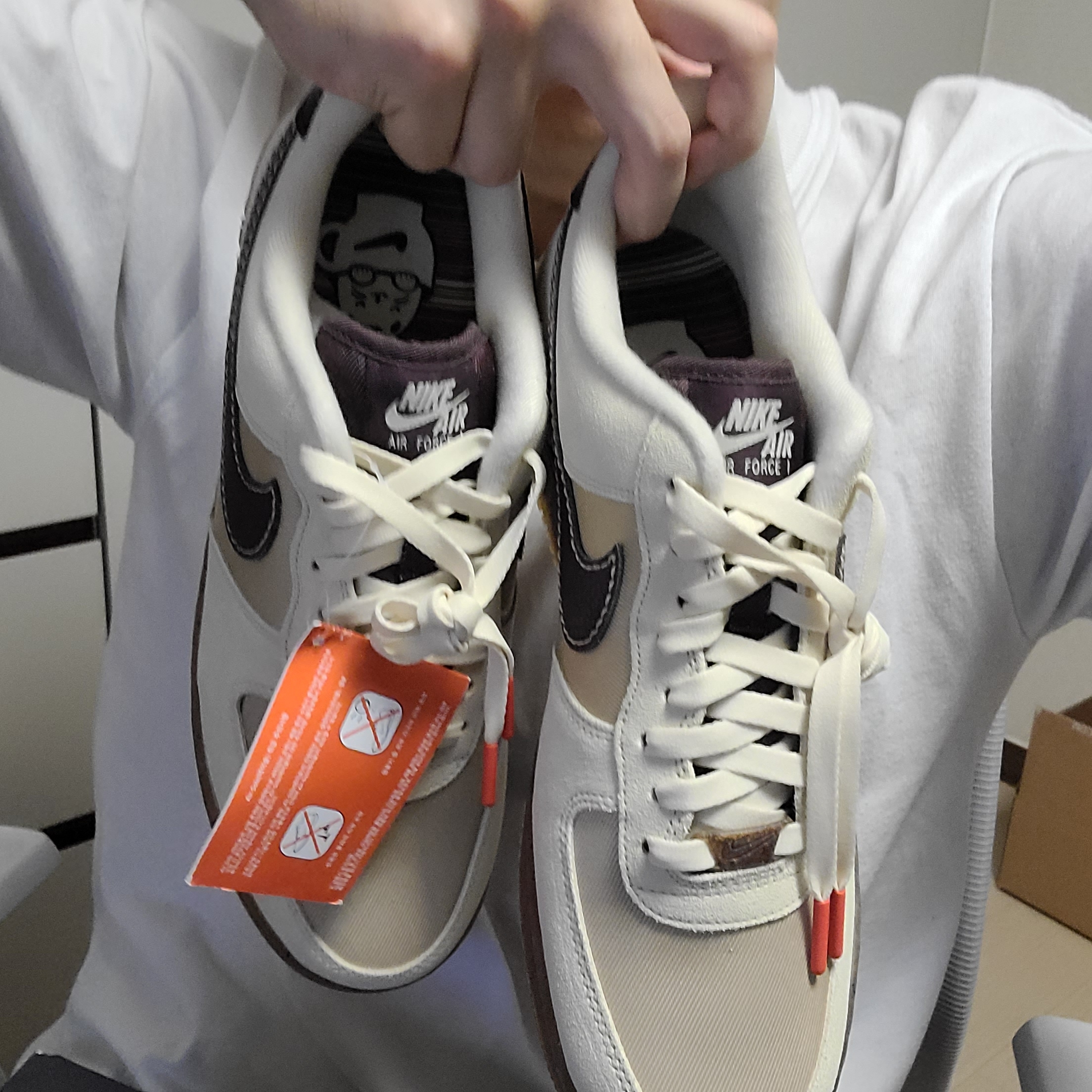 Nike Air Force 1 '07 LV8 Coffee 착용 스타일
