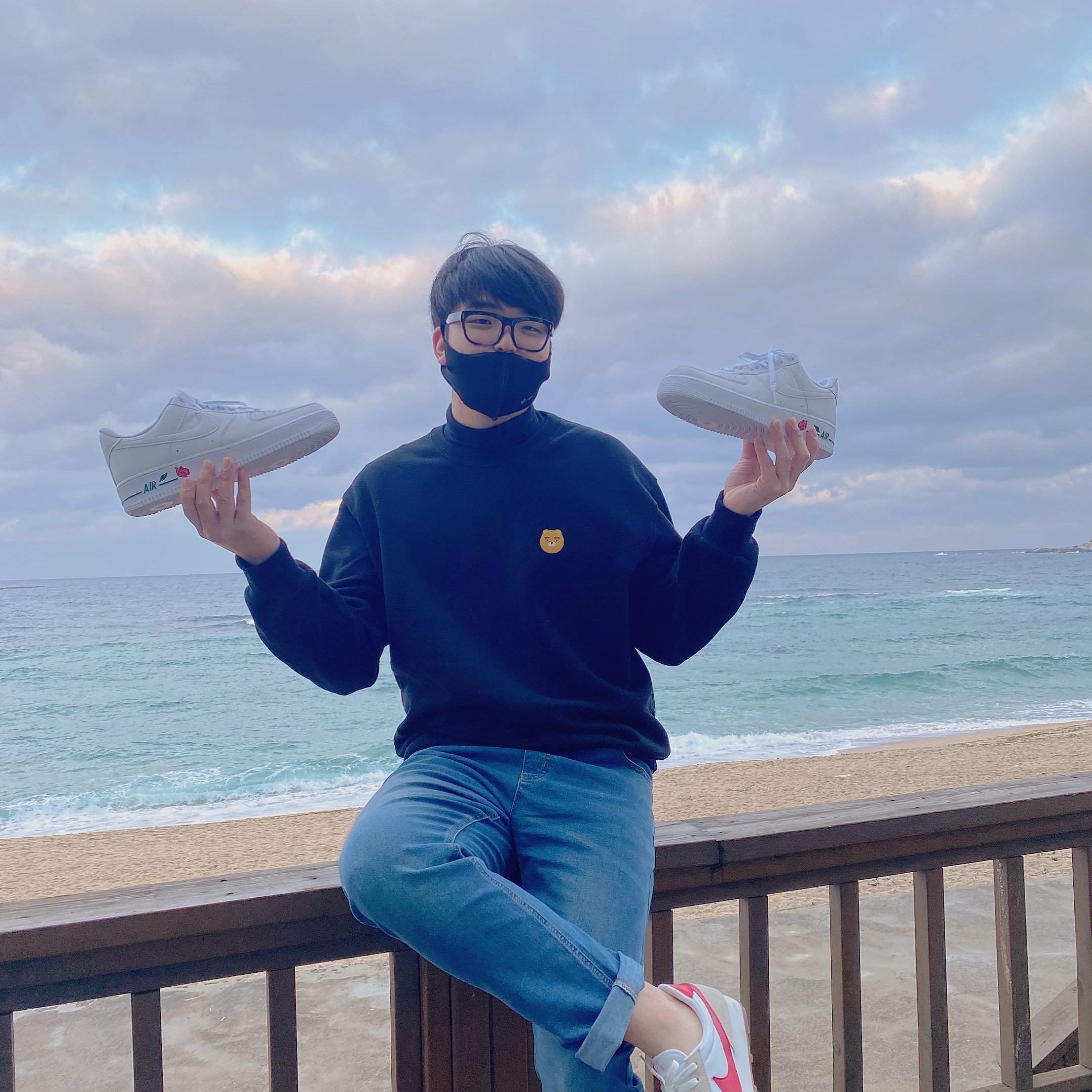 Nike Air Force 1 '07 LX White Bag, (W) Nike Daybreak Summit White University Red 착용 스타일 - 3
