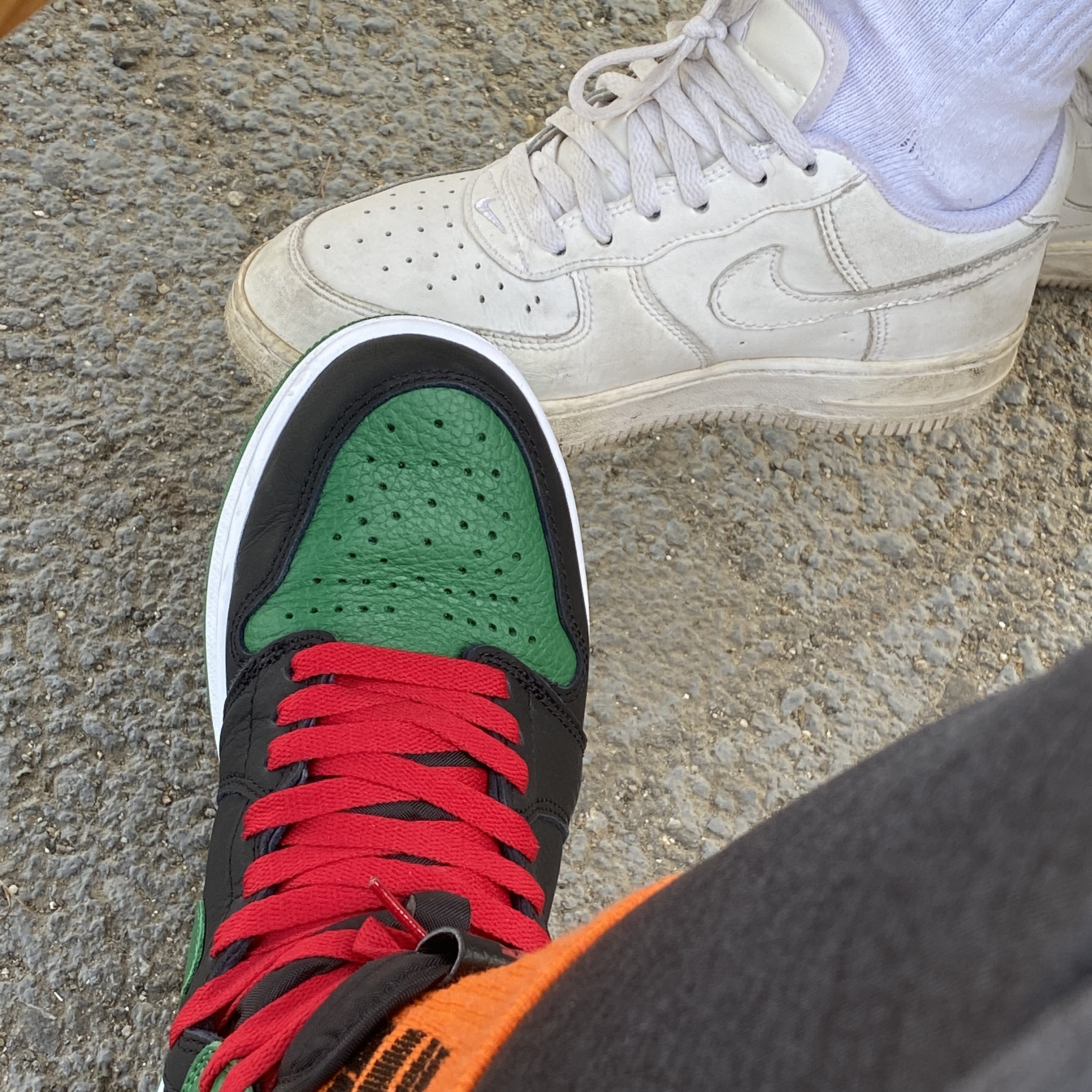 Jordan 1 Retro High OG Pine Green Black 착용 스타일 - 2