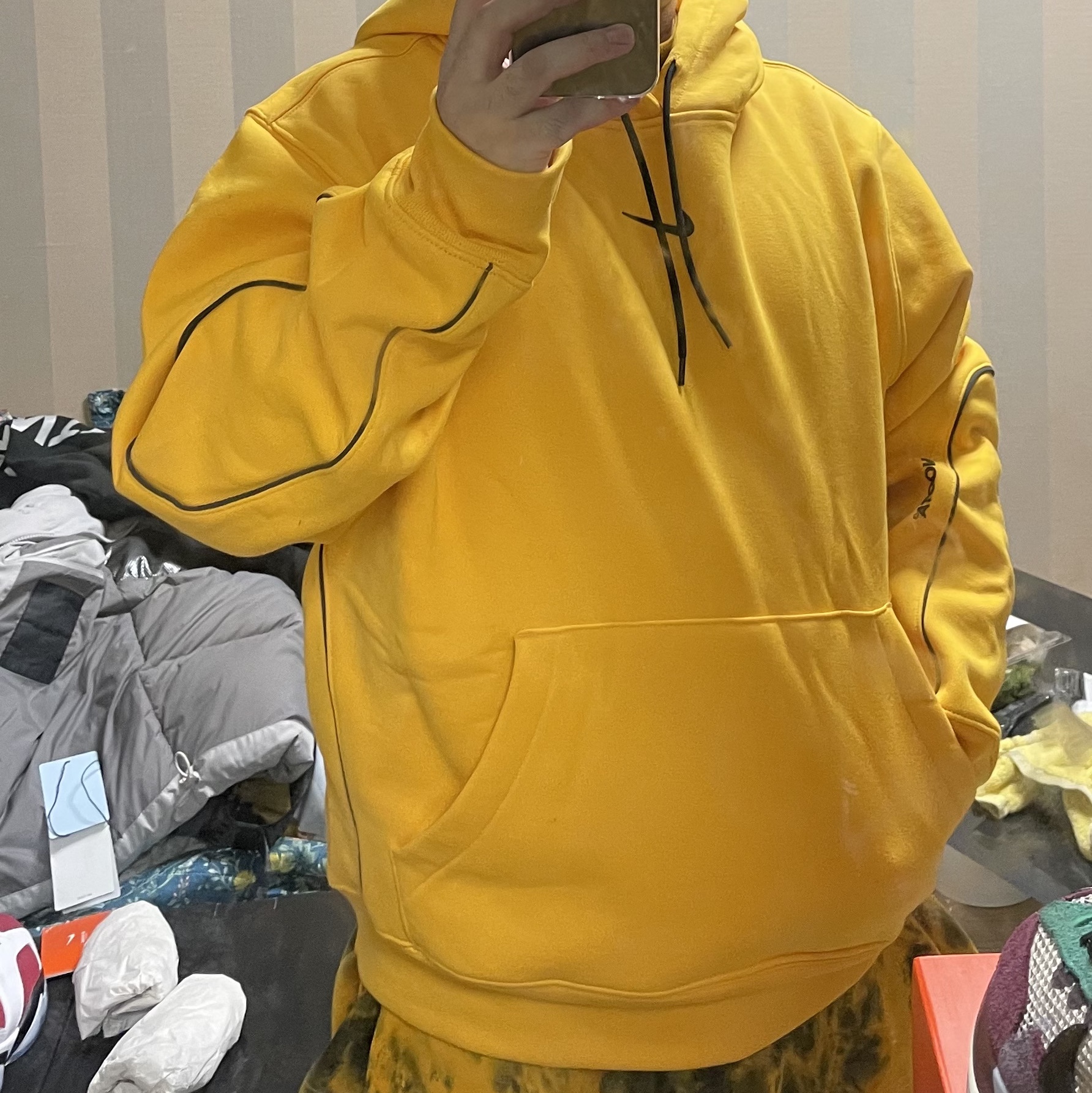 Nike x Drake Nocta Essential Hoodie University Gold - Asia 착용 스타일