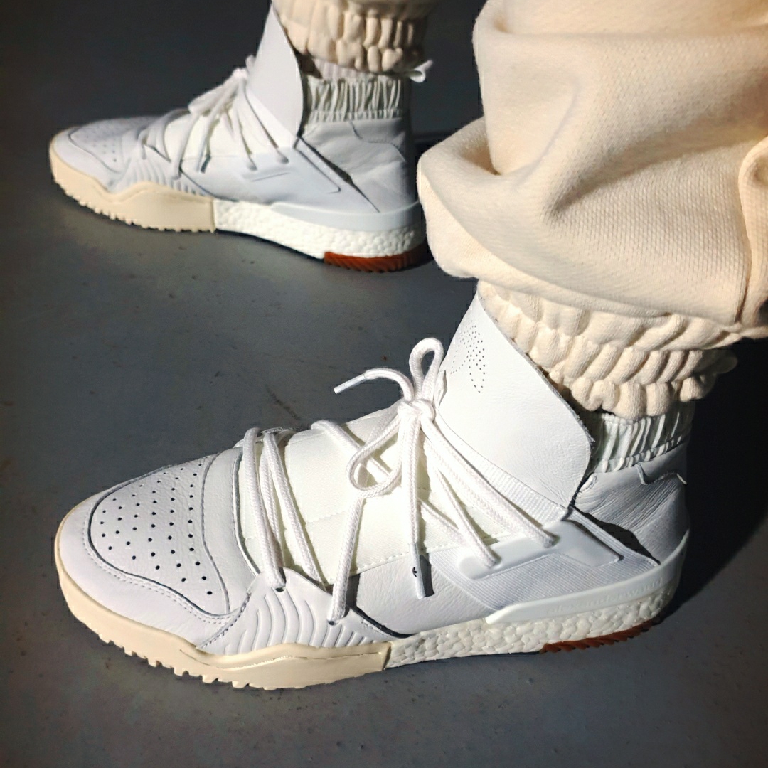Adidas x Alexander Wang B-Ball Triple White 착용 스타일 - 5