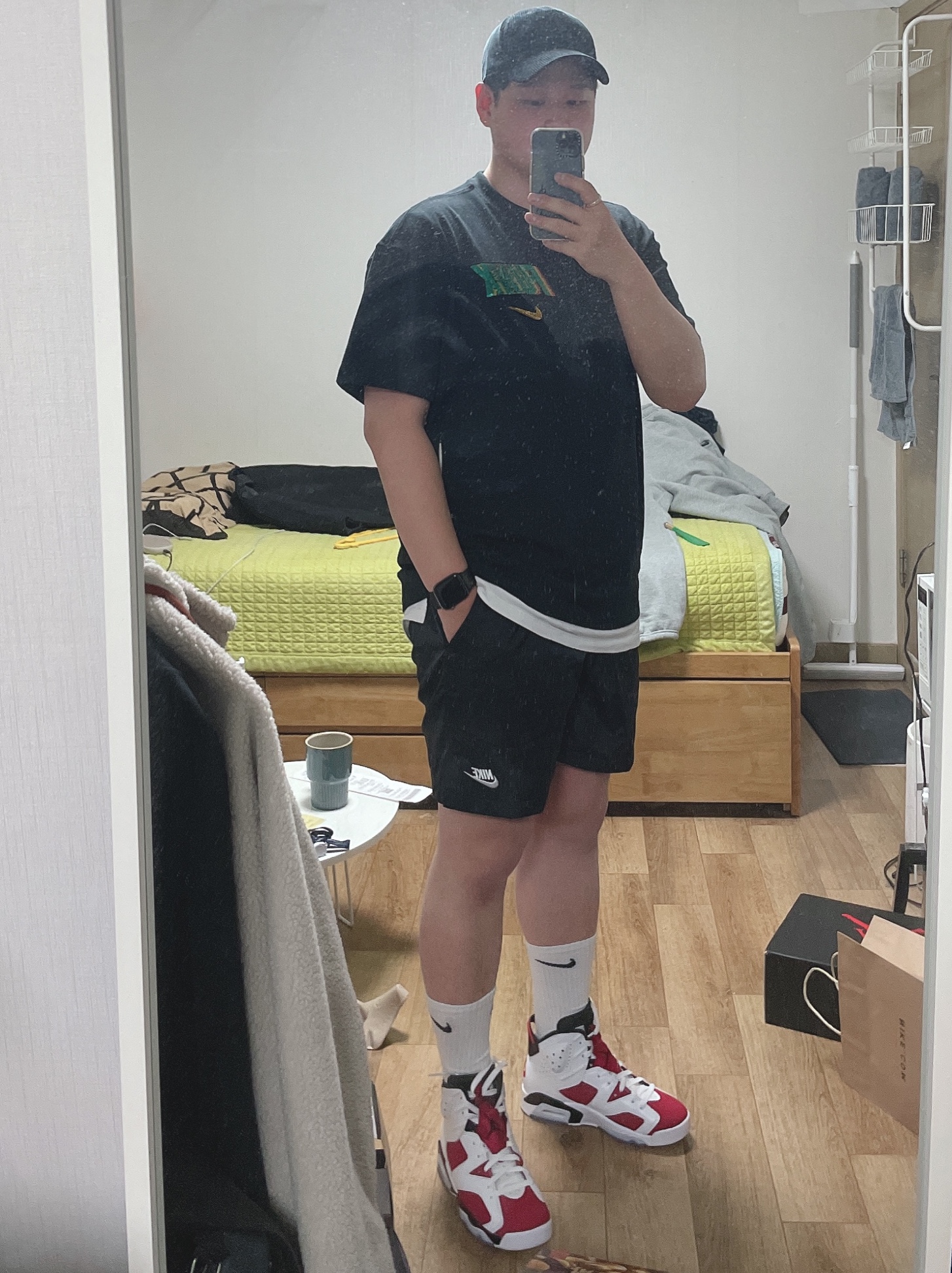 Nike Heritage 86 Corduroy Cap Black, Nike Rayguns 90 Short Sleeve T-Shirt - Asia 착용 스타일