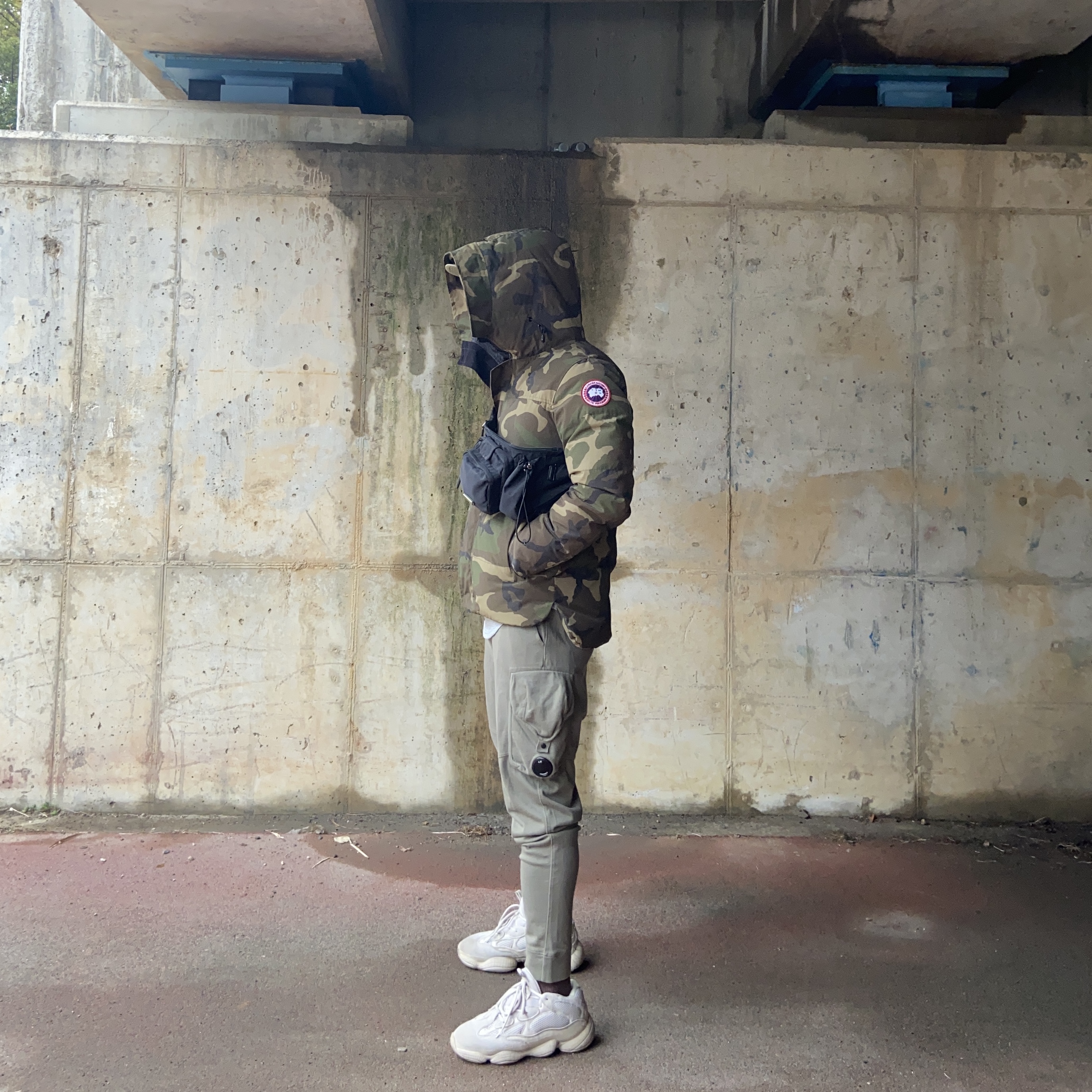Adidas Yeezy 500 Blush 2018 착용 스타일 - 2