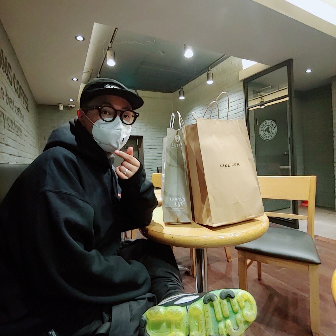 Nike Air VaporMax 97 Black Volt, Supreme Inset Logo Camp Cap Black - 20FW 착용 스타일