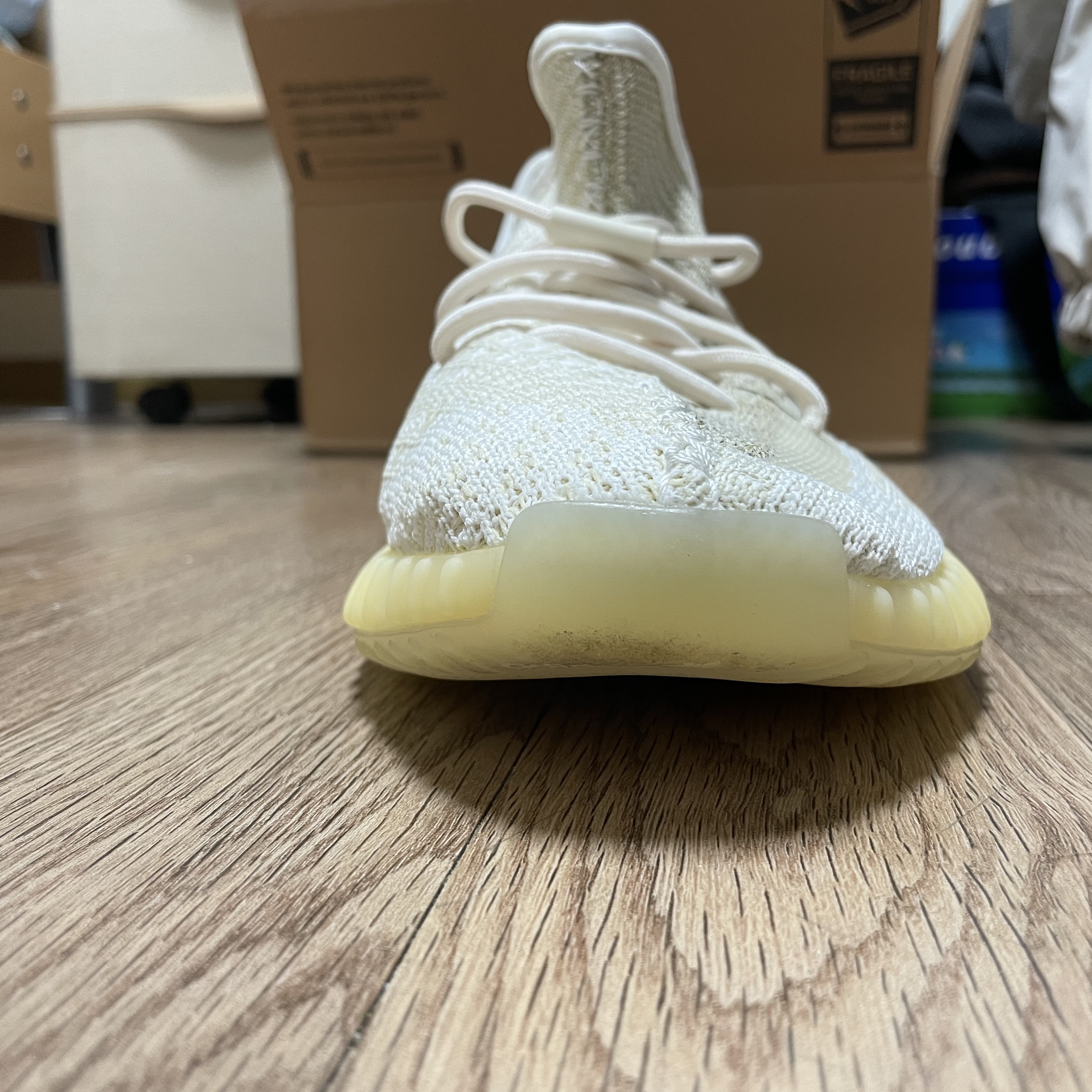 Adidas Yeezy Boost 350 V2 Natural 착용 스타일 - 2