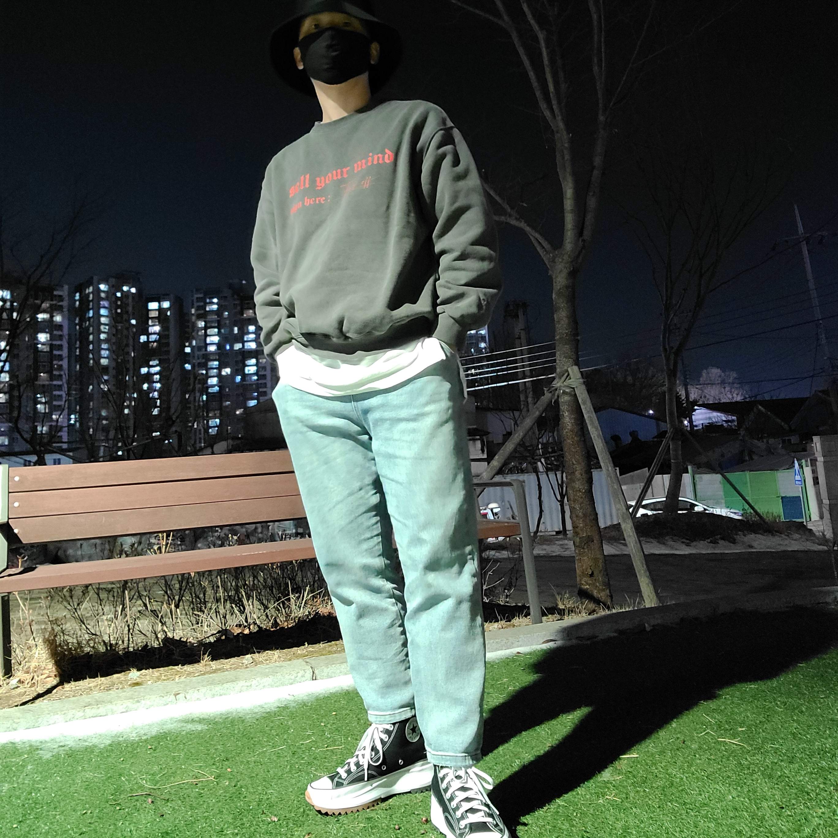 Converse Run Star Hike Hi Black White Gum 착용 스타일 - 2