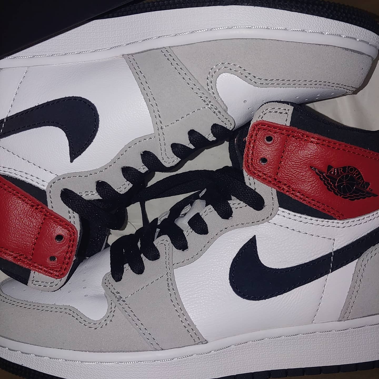 (GS) Jordan 1 Retro High OG Light Smoke Grey 착용 스타일 - 3