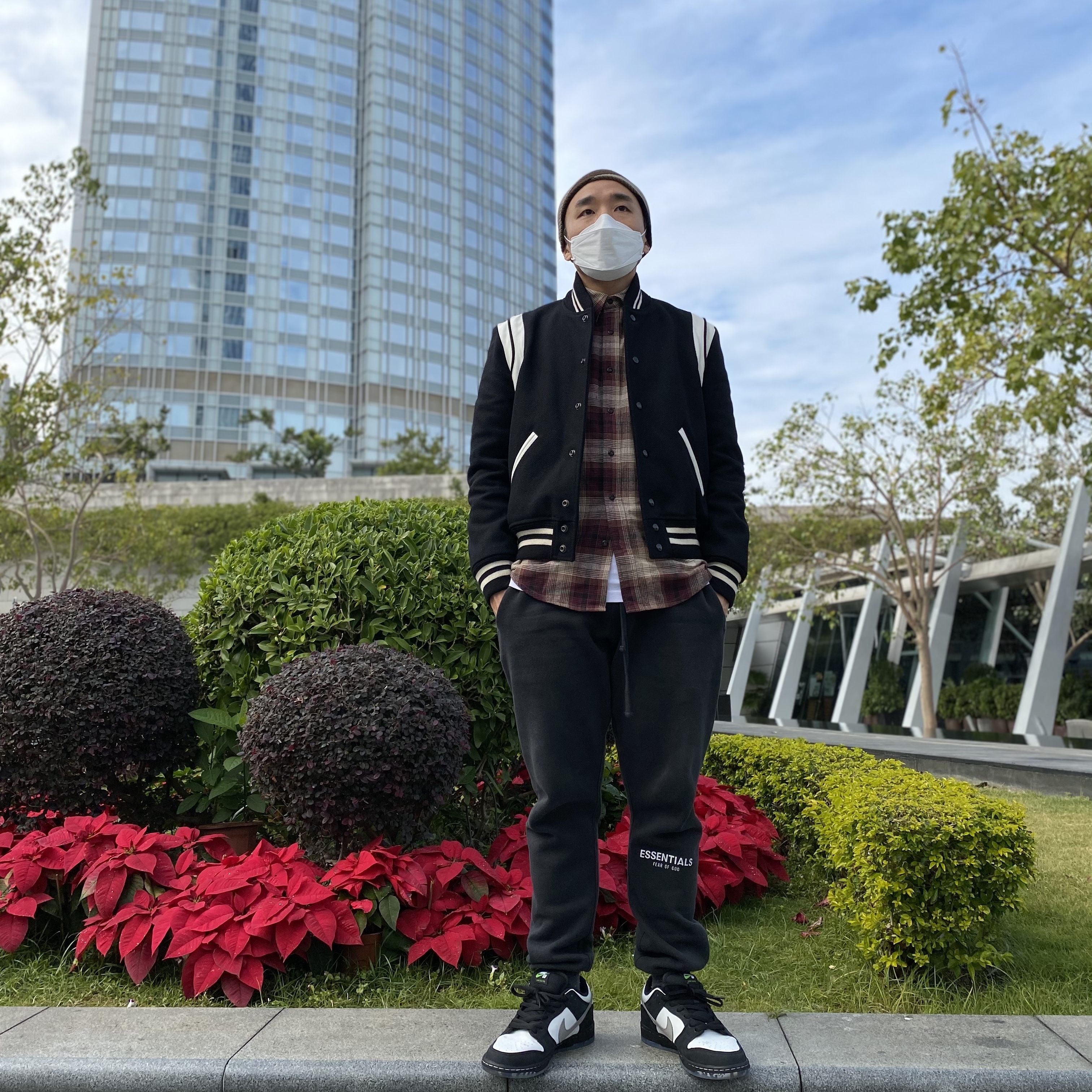 Nike x Staple SB Dunk Low Panda Pigeon, Essentials Sweatpants Dark Slate/Black 2020 착용 스타일
