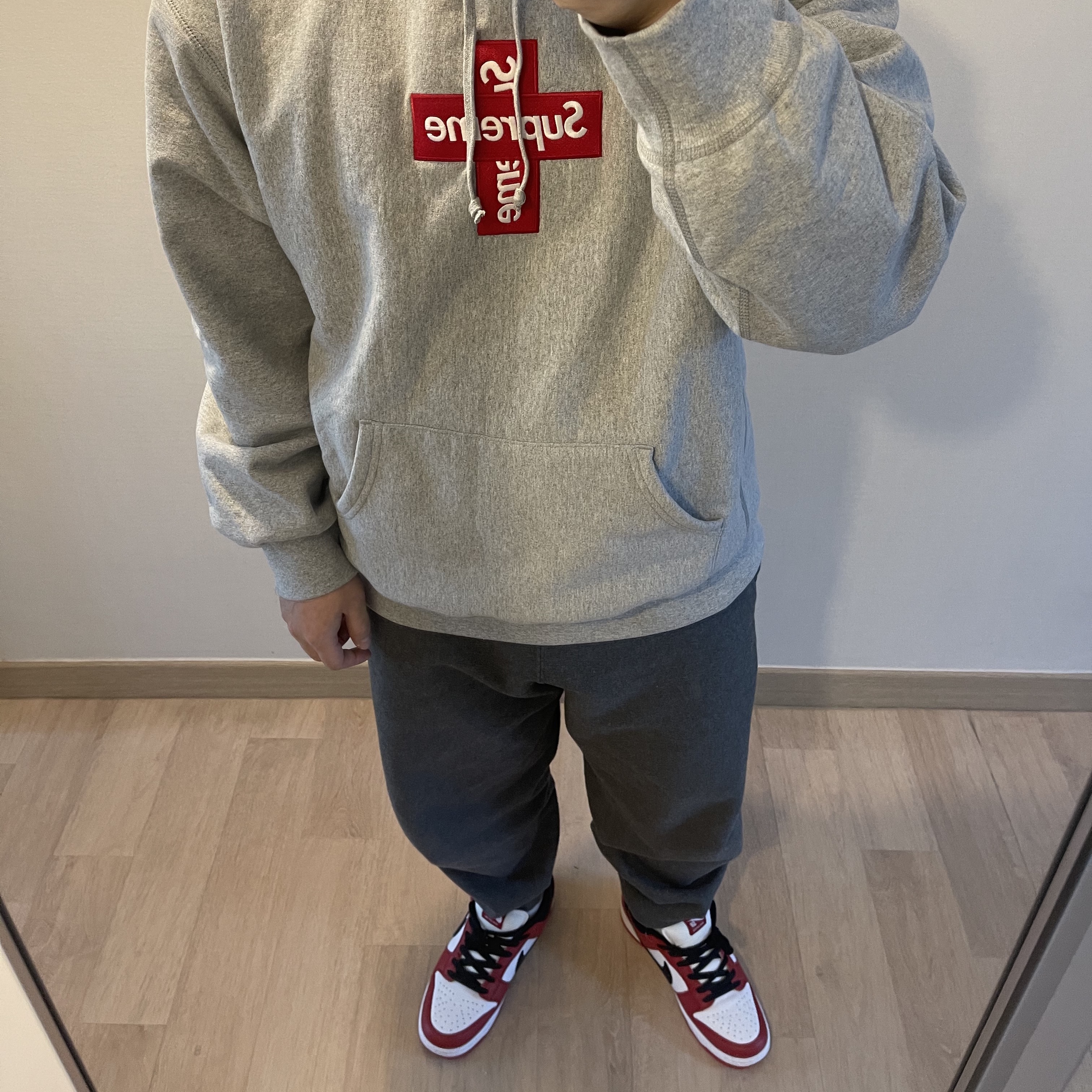Nike SB Dunk Low Pro Chicago, Supreme Cross Box Logo Hooded Sweatshirt Heather Grey - 20FW 착용 스타일