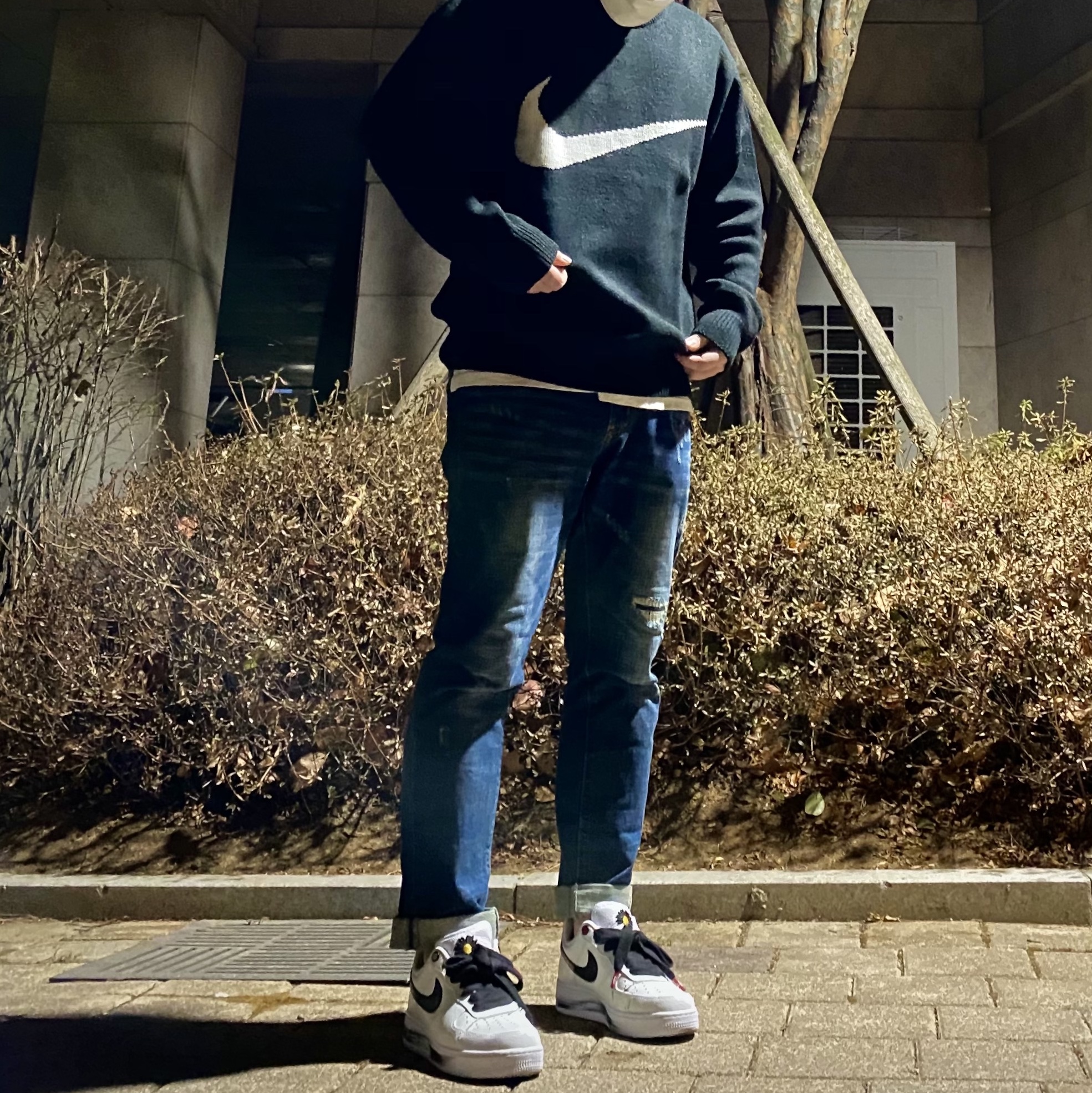 Supreme x Nike Swoosh Sweater Black - 19SS, Nike x Peaceminusone Air Force 1 Low Para-Noise 2.0 착용 스타일