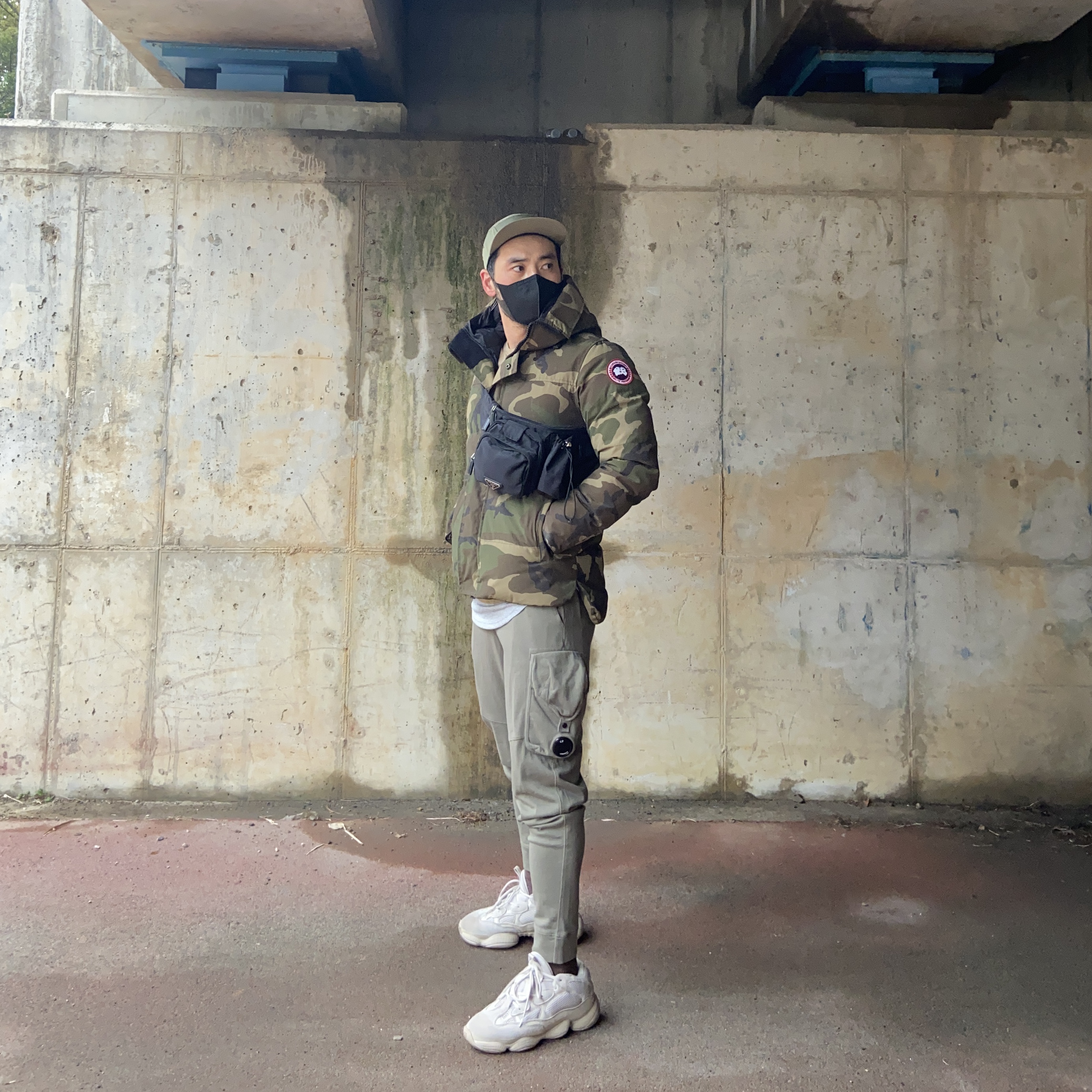 Adidas Yeezy 500 Blush 2018 착용 스타일 - 1