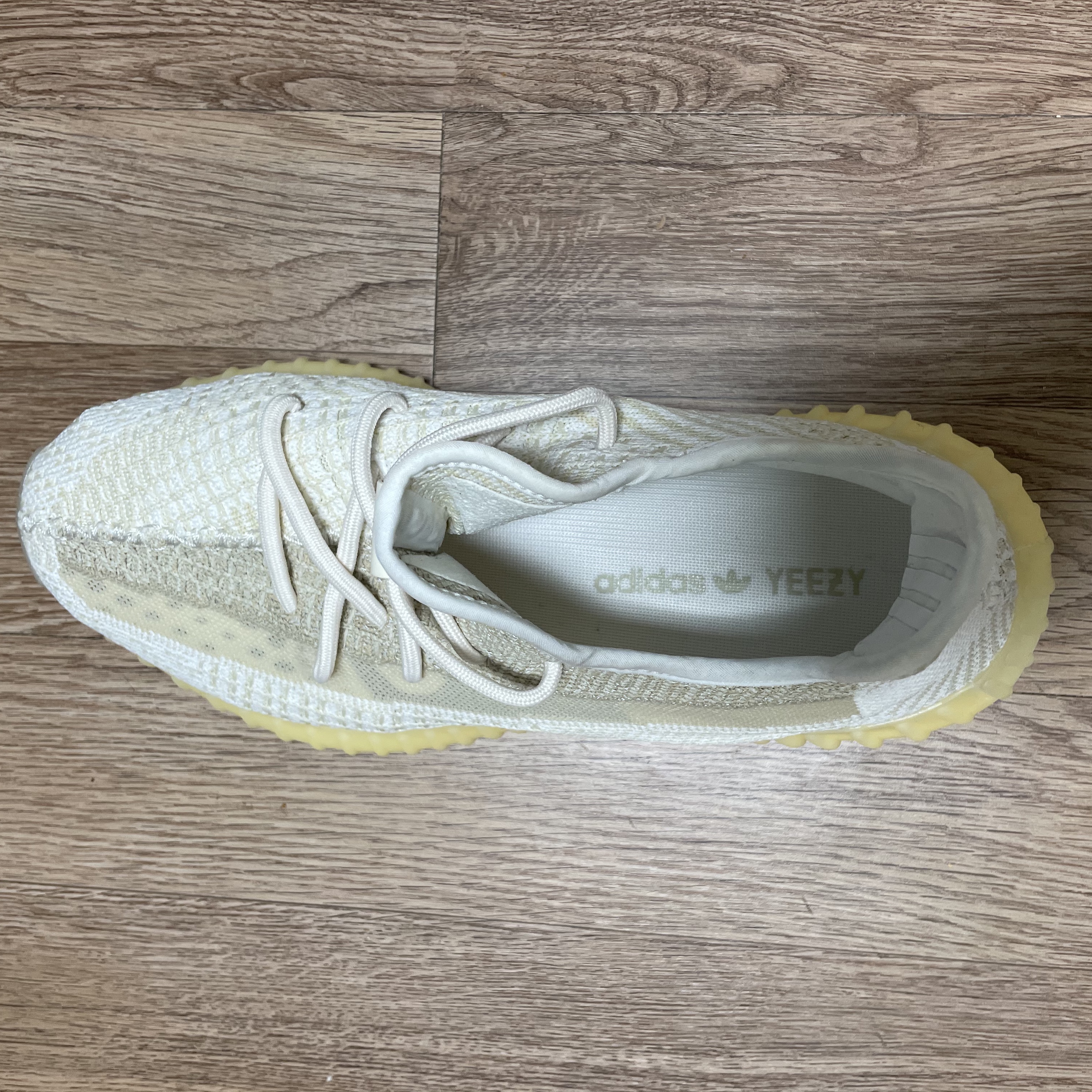 Adidas Yeezy Boost 350 V2 Natural 착용 스타일 - 5