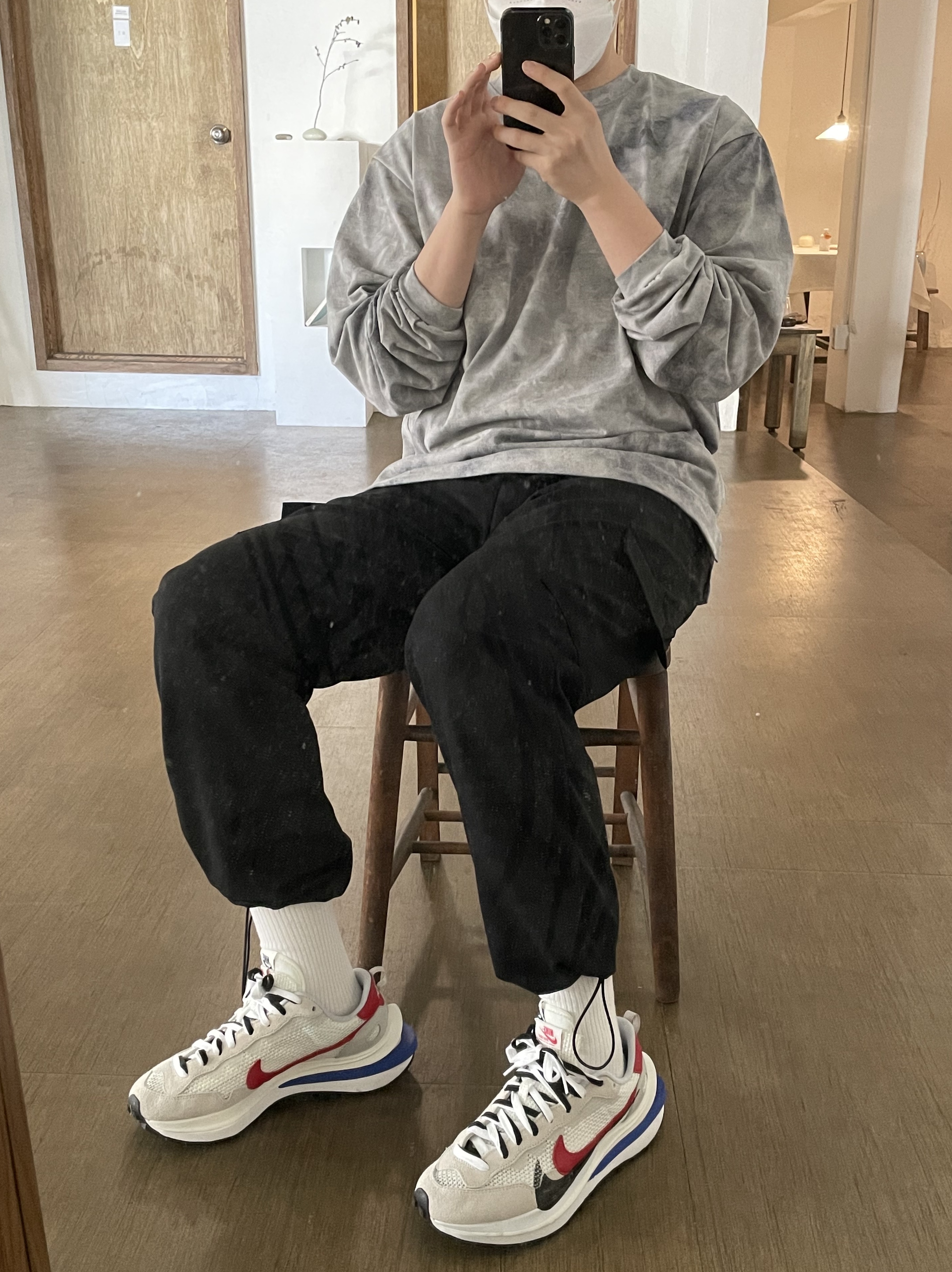 Nike x Sacai VaporWaffle Royal Fuchsia 착용 스타일