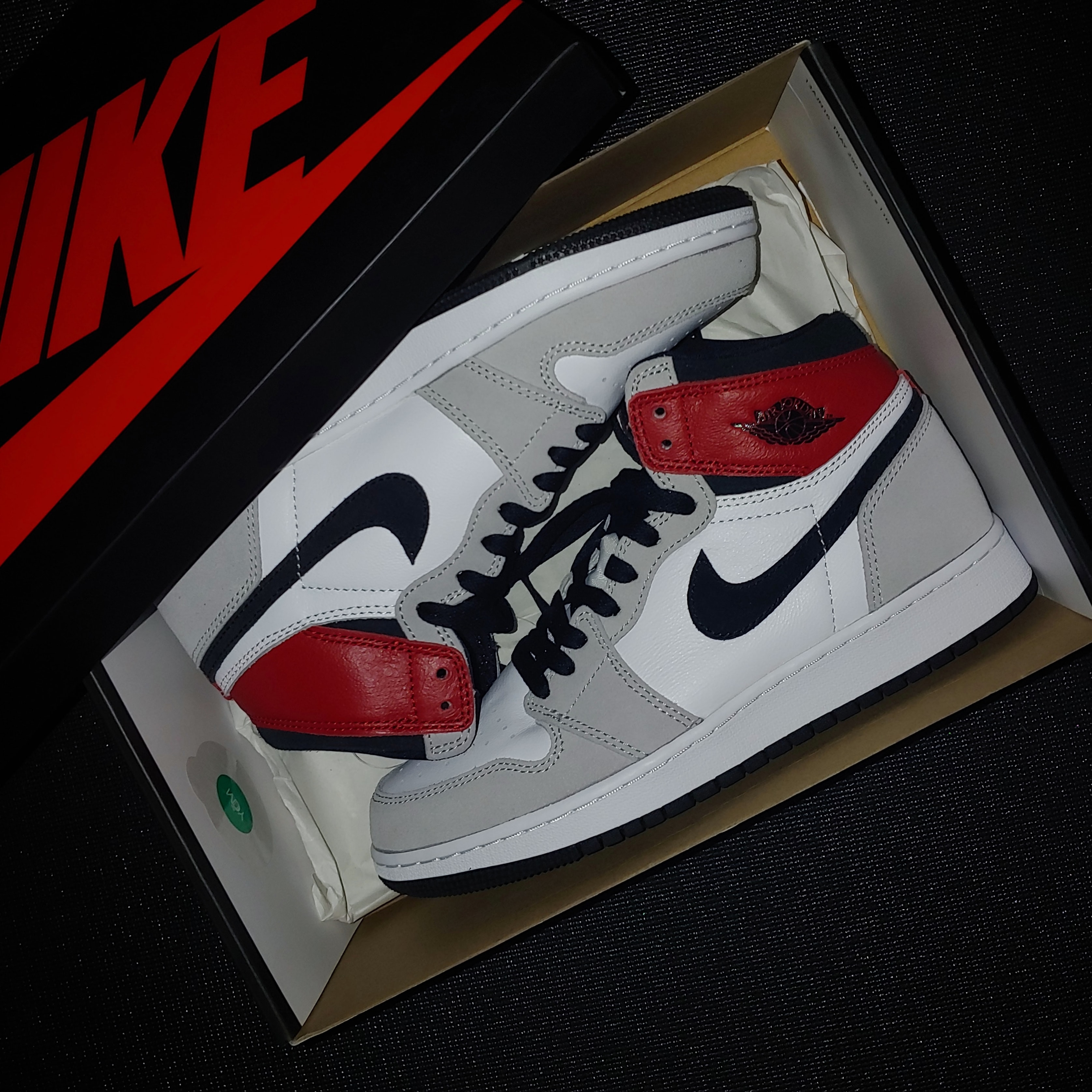 (GS) Jordan 1 Retro High OG Light Smoke Grey 착용 스타일 - 2