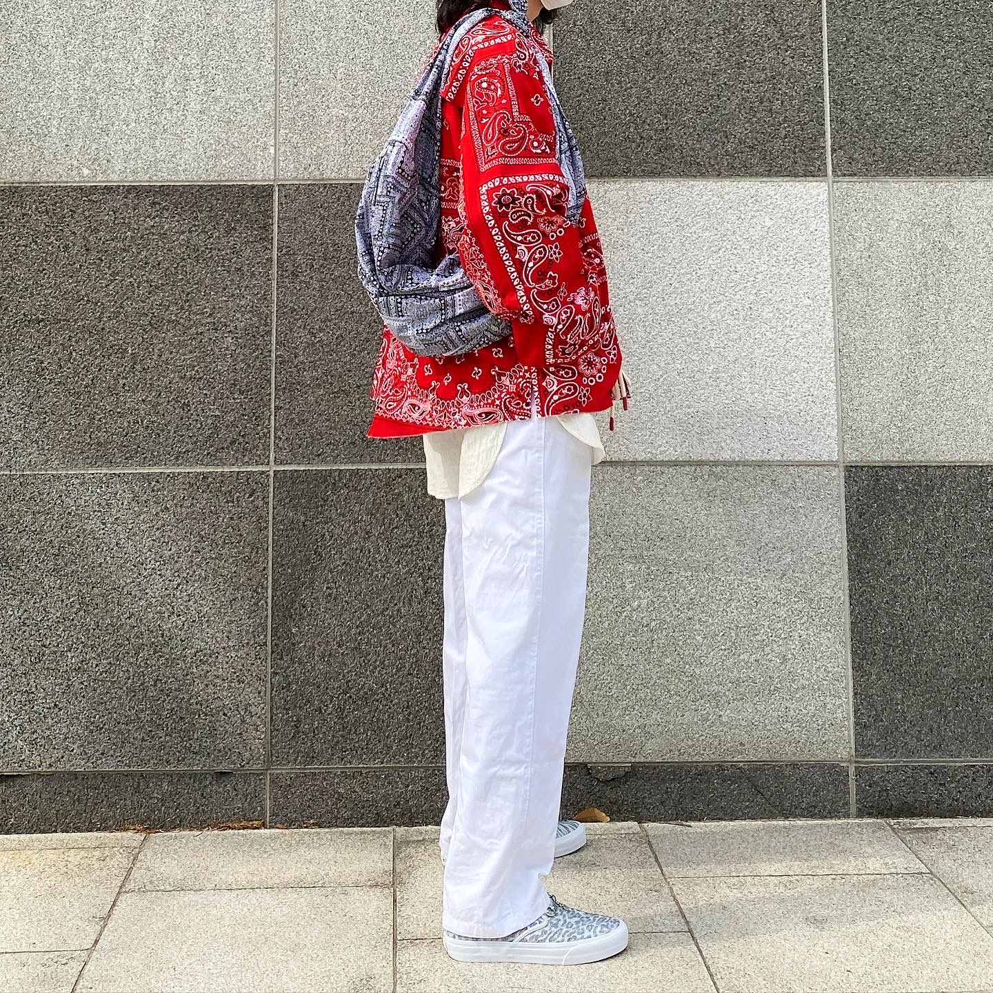 Vans Vault x Needles Classic Slip-On V White 착용 스타일 - 3